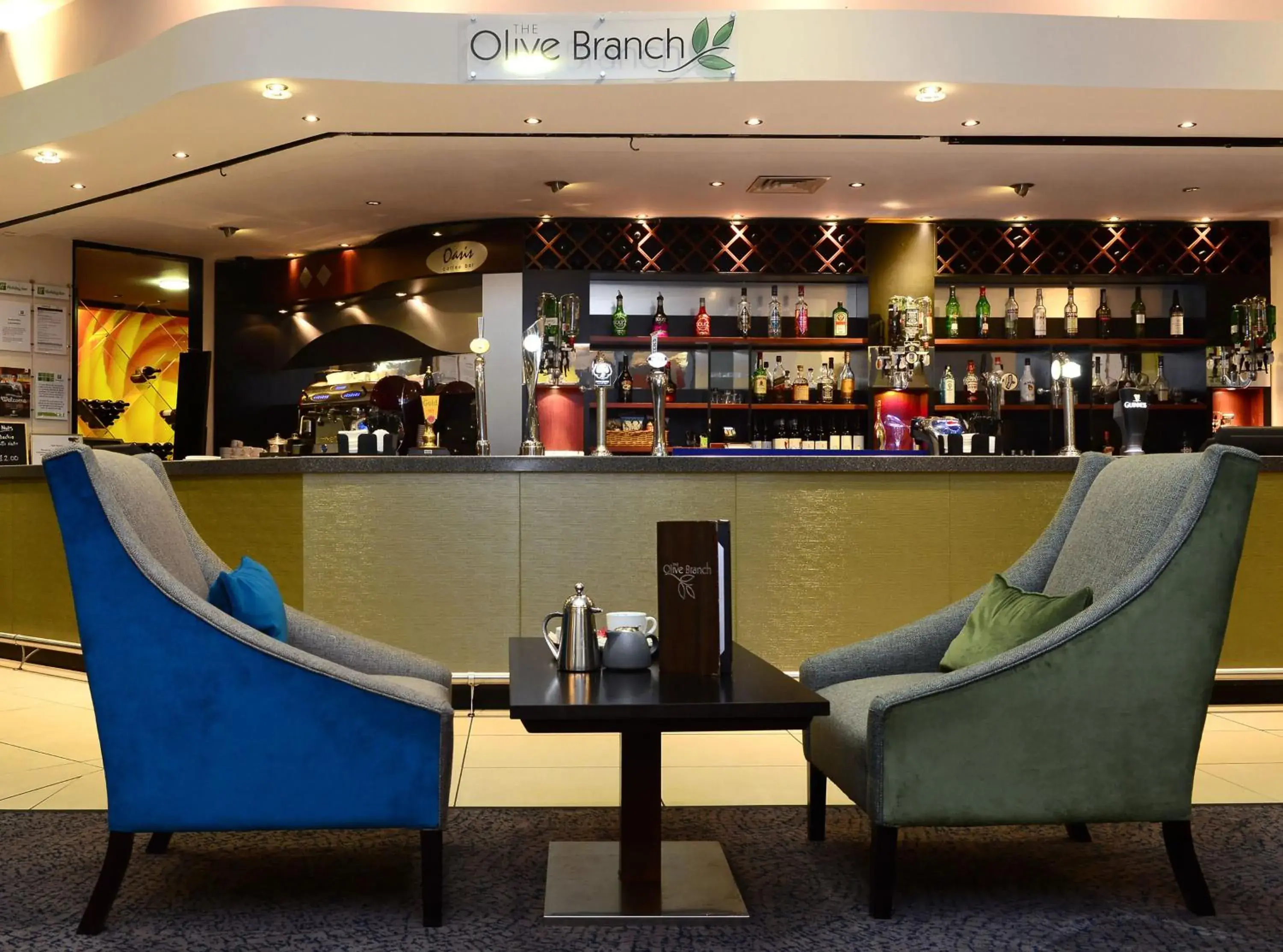 Lounge or bar in Holiday Inn Telford Ironbridge by IHG Lounge or bar in Holiday Inn Telford Ironbridge by IHG