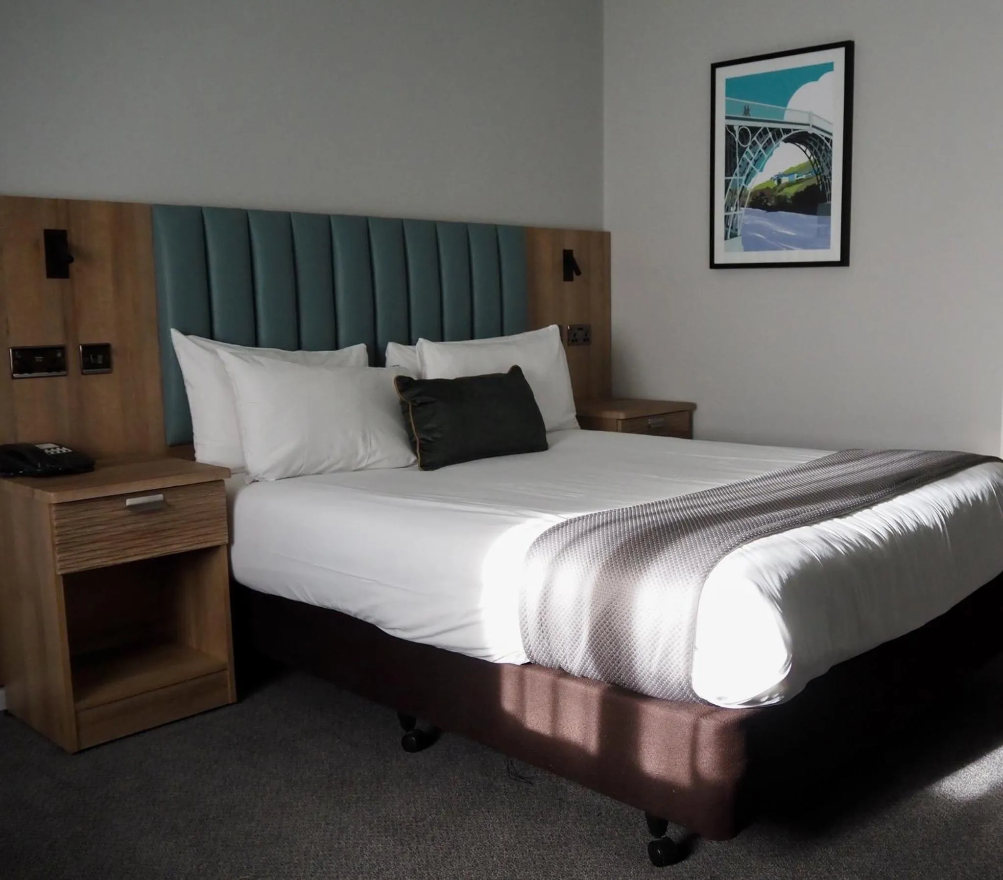 Photo of the whole room, Bed in Holiday Inn Telford Ironbridge by IHG