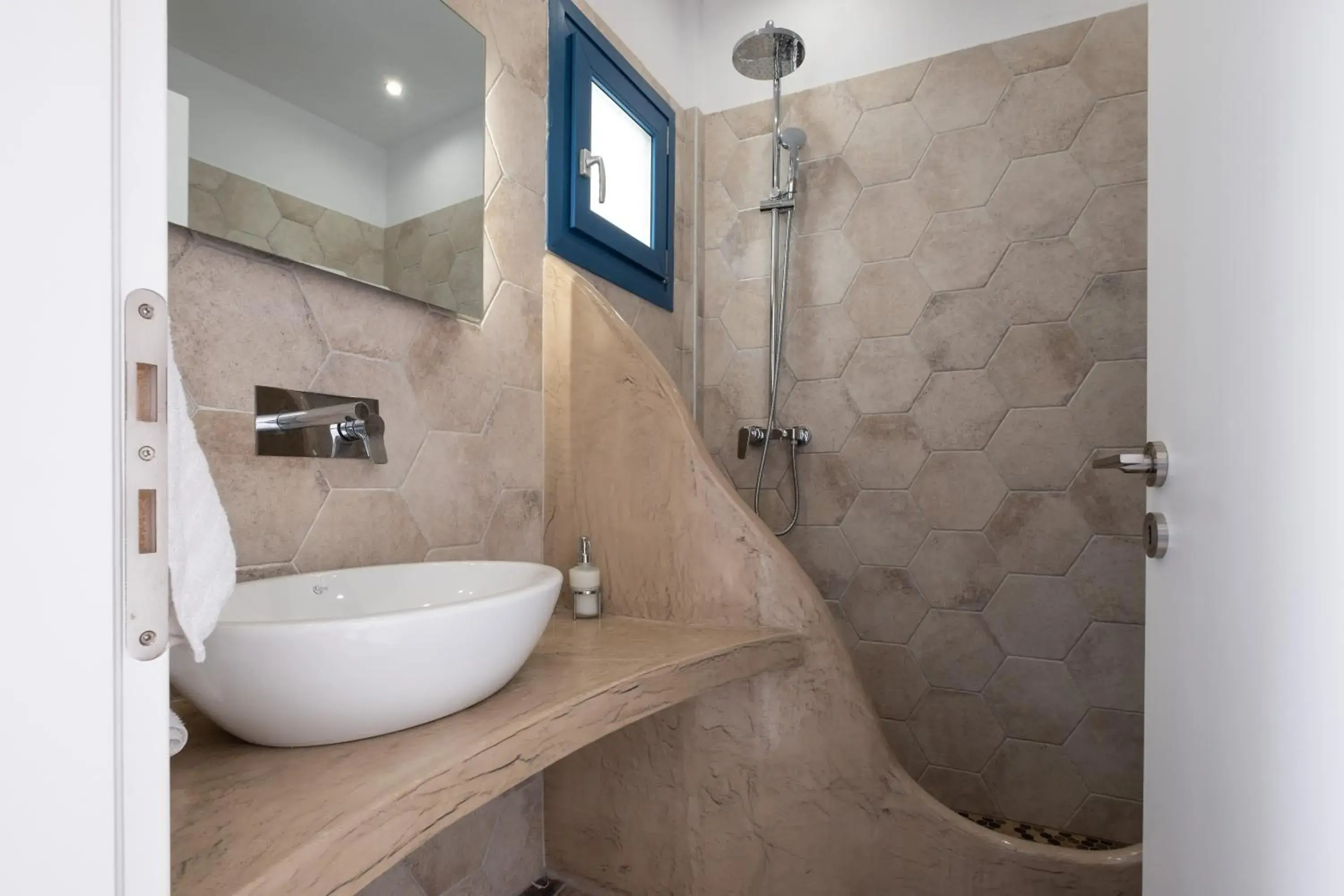 Family Room with Mountain View - Split Level in Tristhenia Family Room with Mountain View - Split Level in Tristhenia