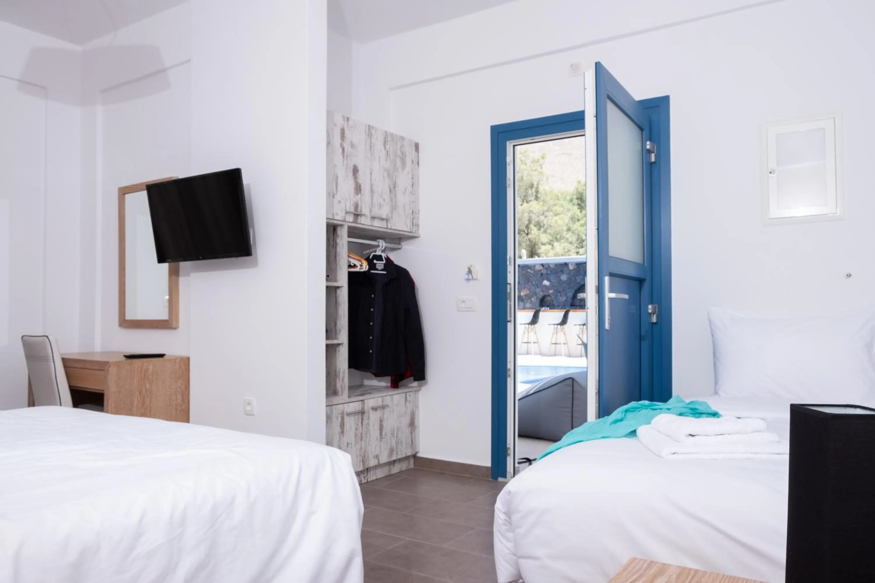 Bedroom, Bed in Tristhenia