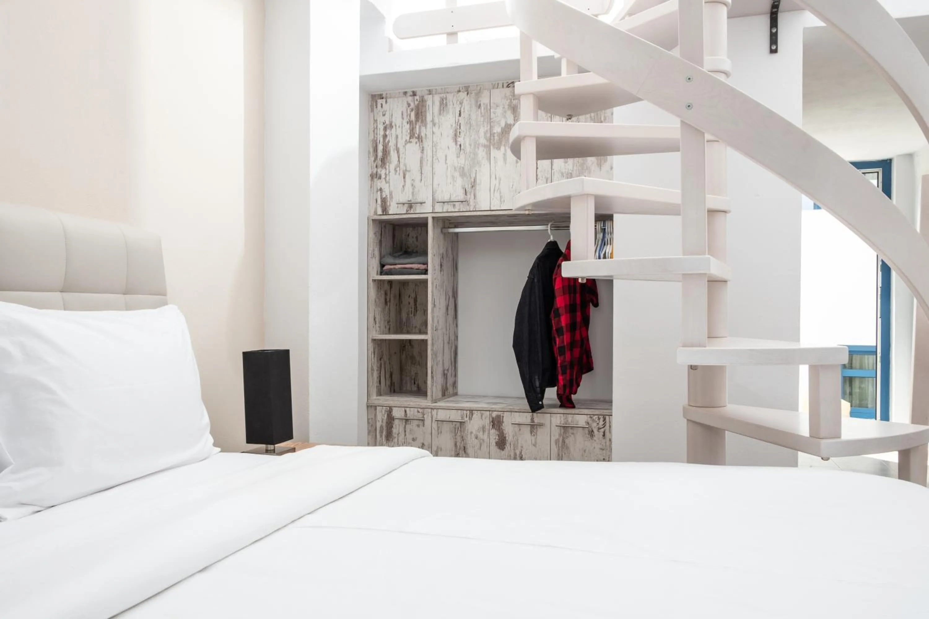 Bedroom, Bed in Tristhenia