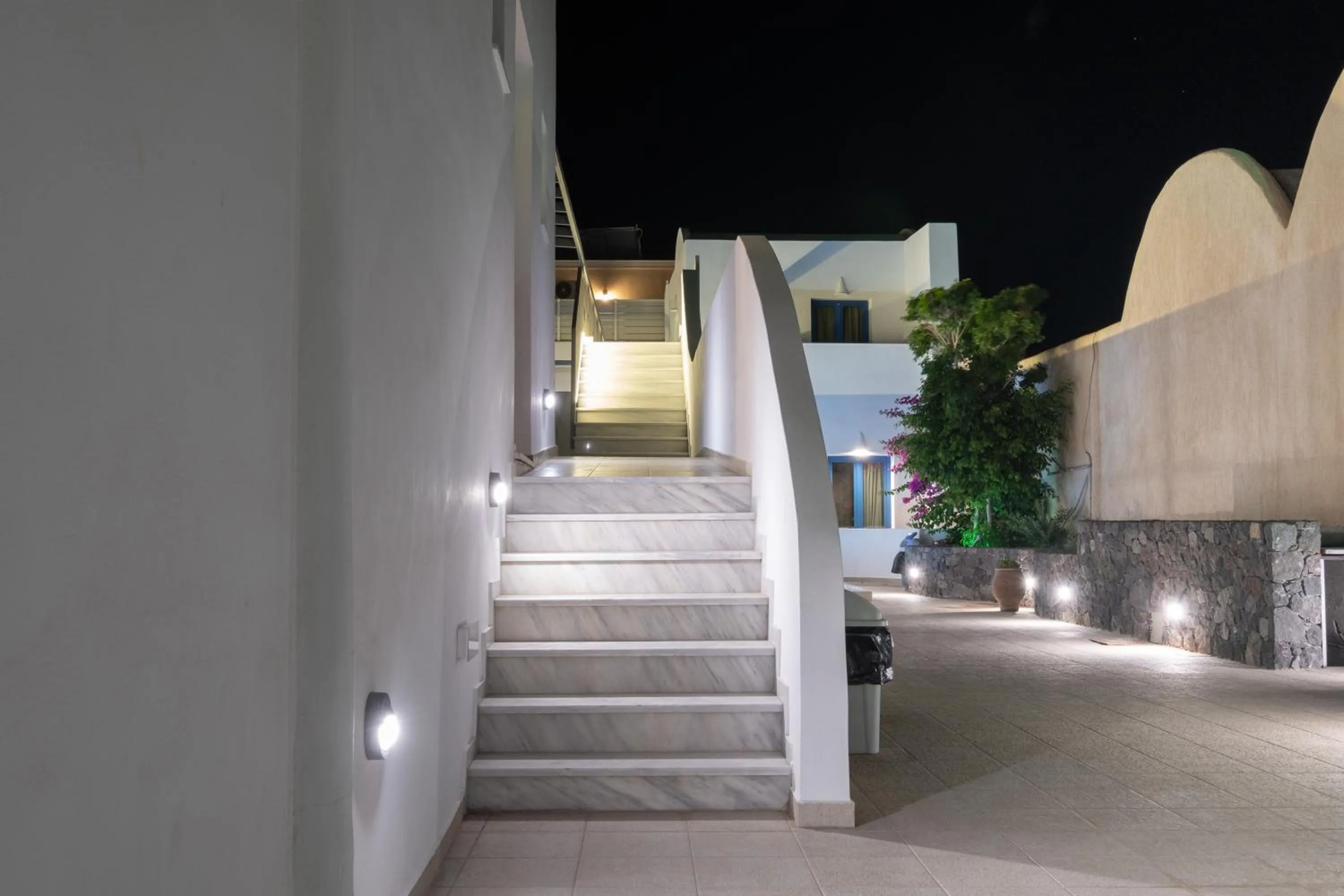 Facade/entrance in Tristhenia