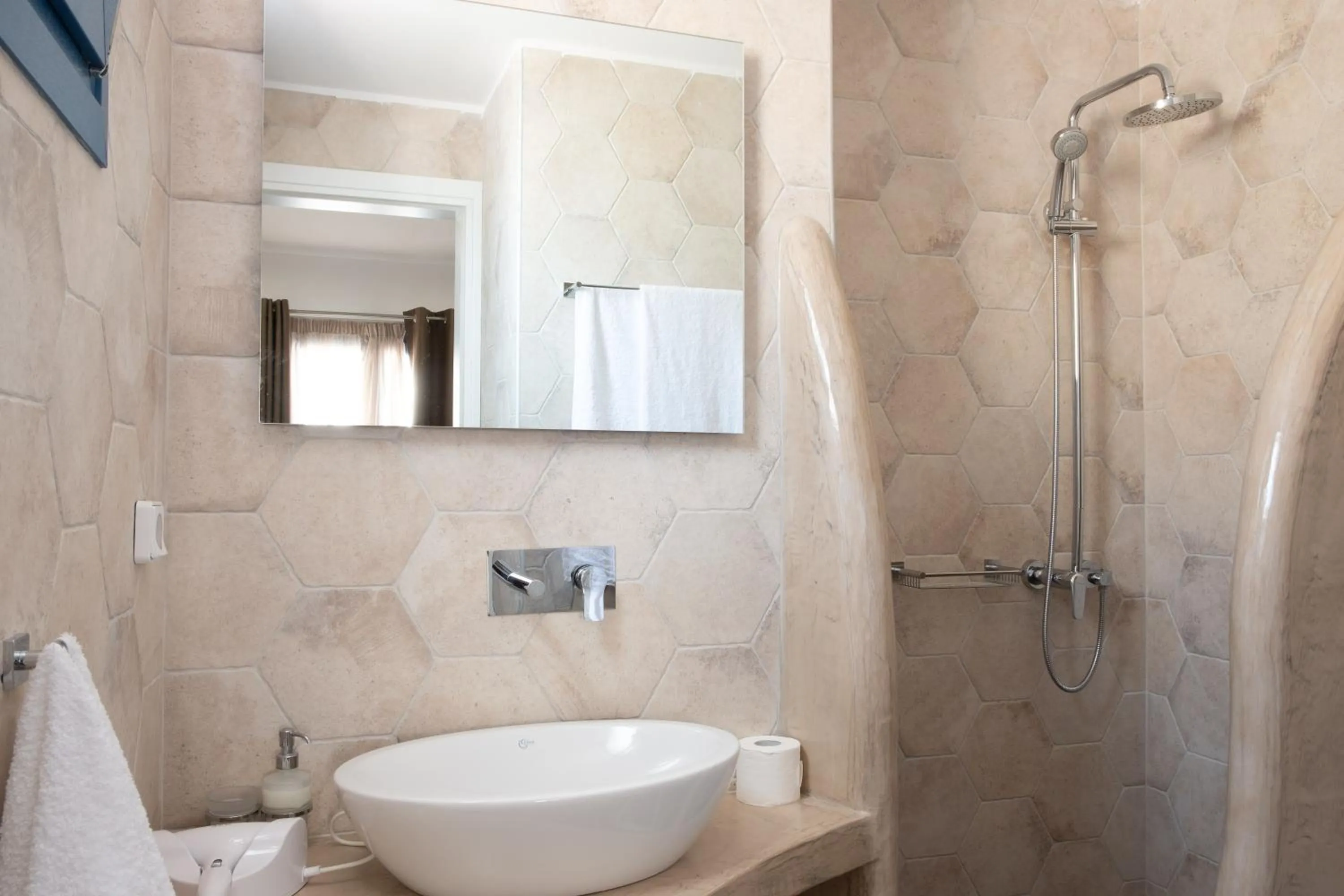 Shower in Tristhenia