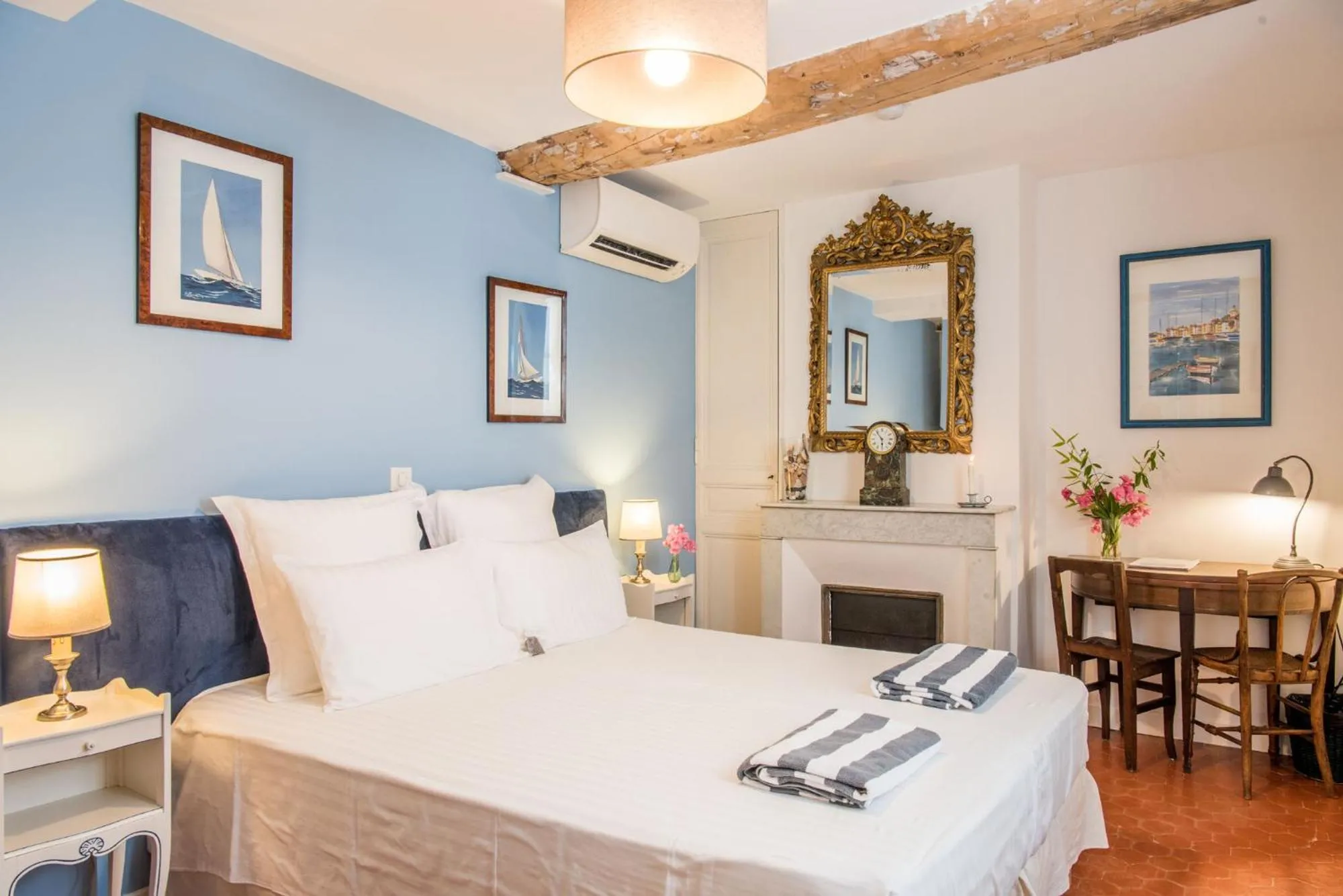 Bed in Le Vieux Logis Chambres d'Hôtes