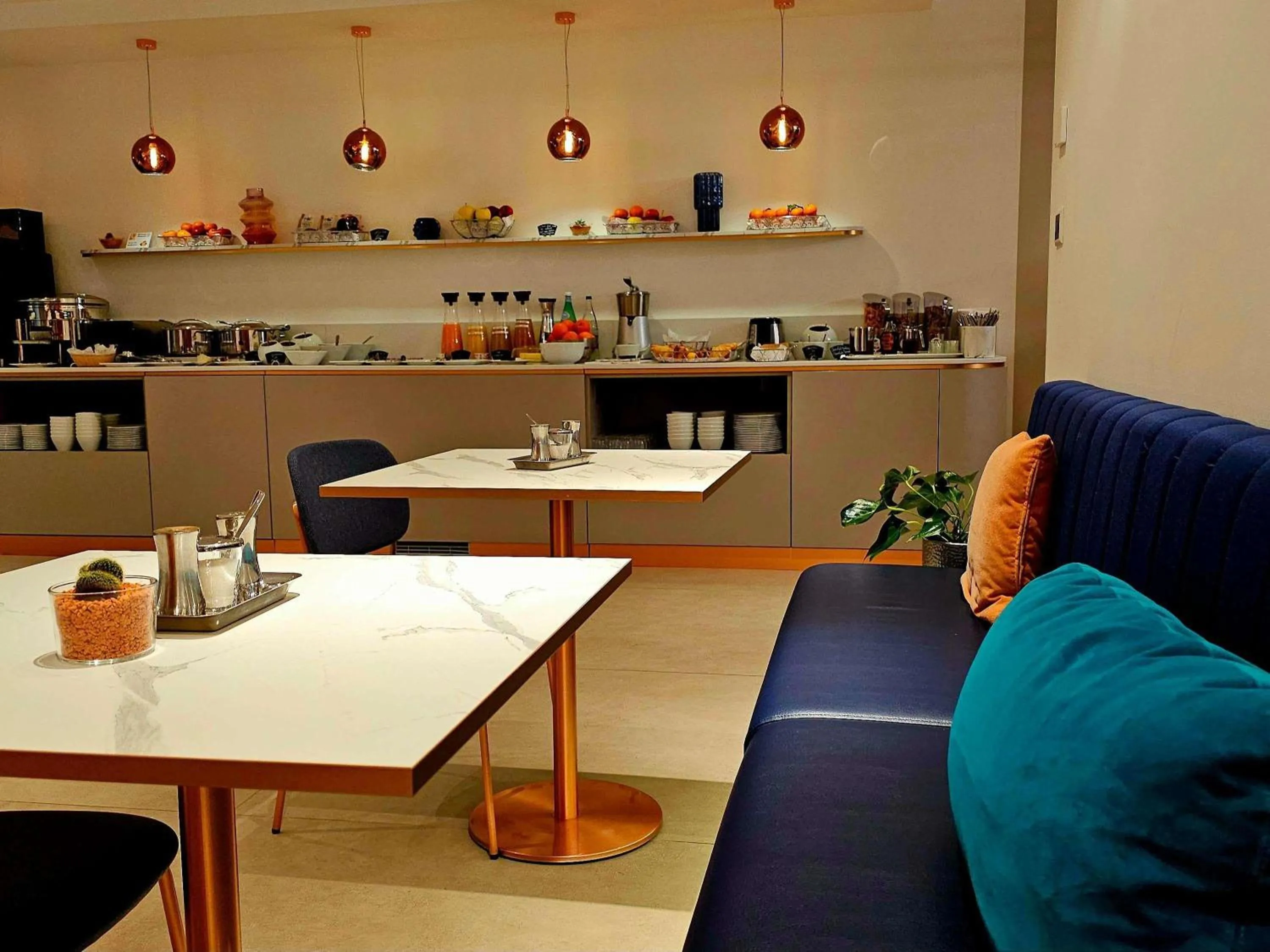 Breakfast in Aparthotel Adagio Genève Mont-Blanc