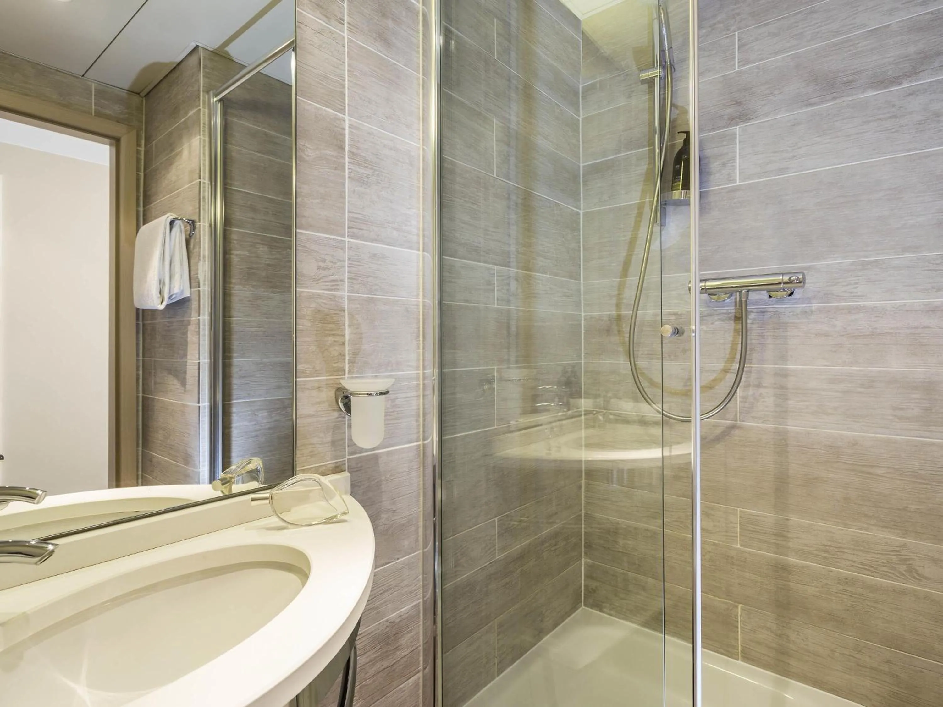 Bedroom in Aparthotel Adagio Genève Mont-Blanc