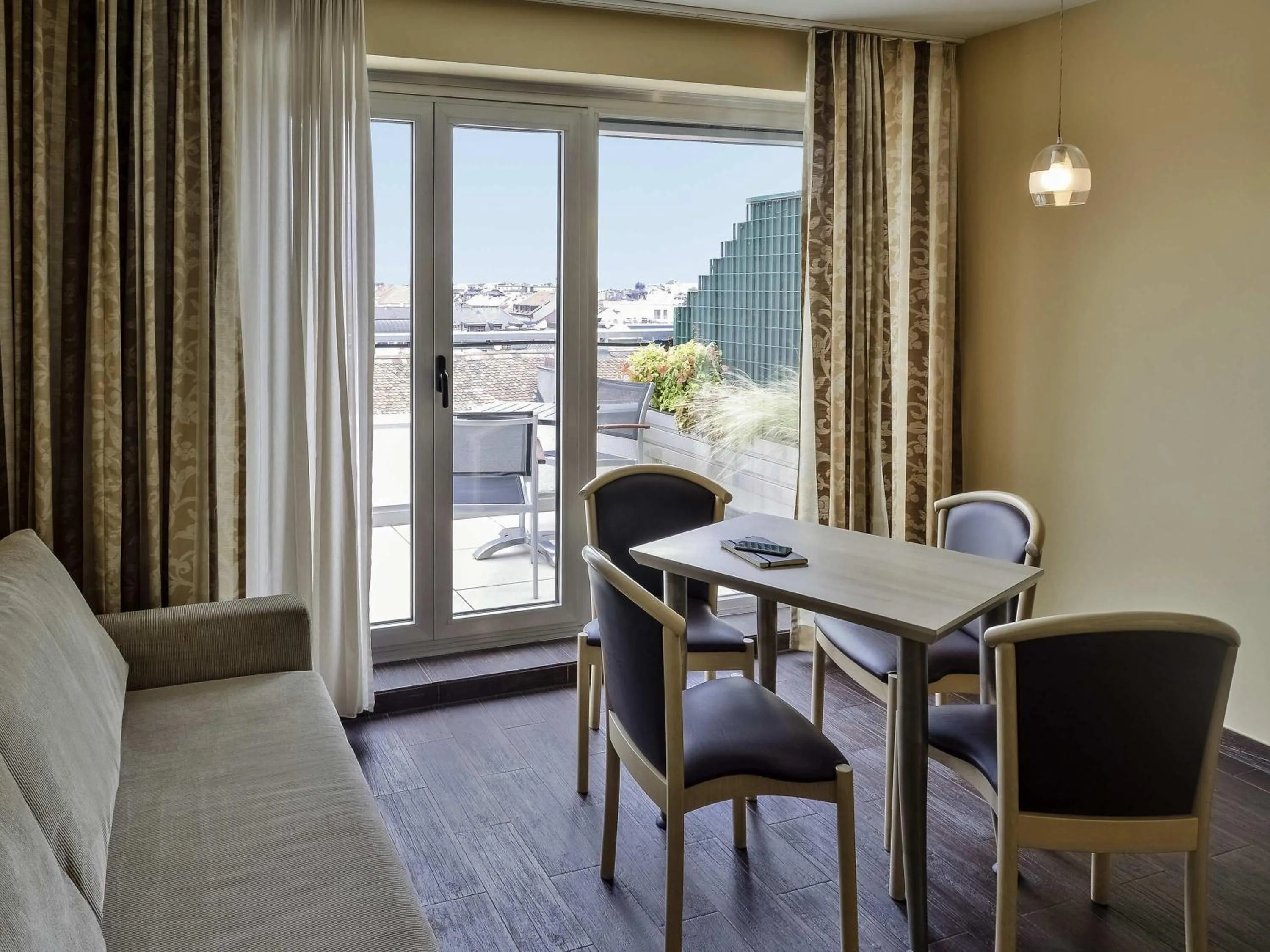 Bedroom in Aparthotel Adagio Genève Mont-Blanc