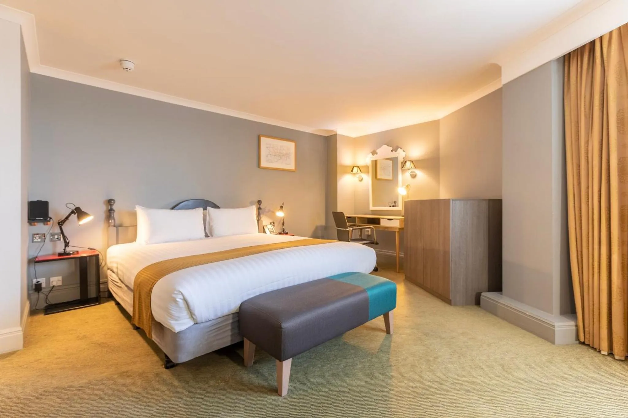 Photo of the whole room, Bed in Holiday Inn London Sutton by IHG