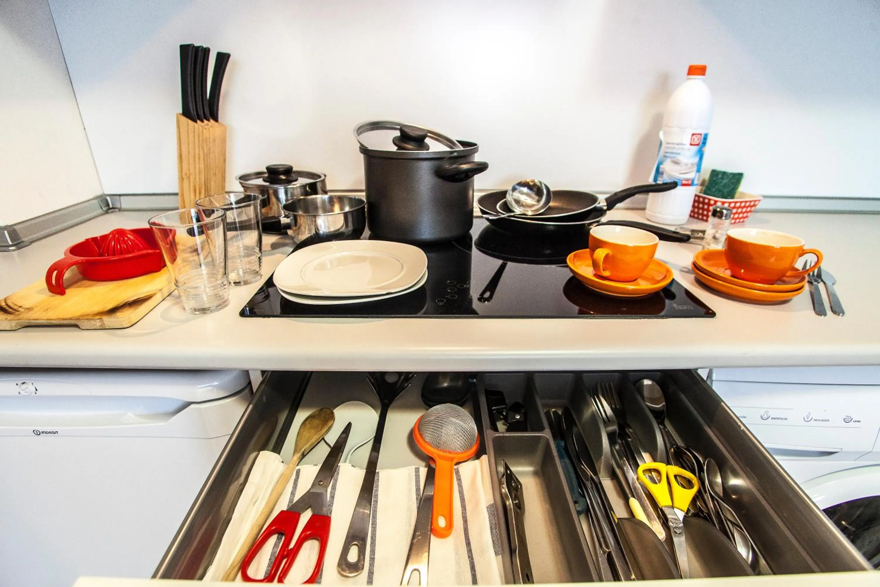 Kitchen or kitchenette in Apartamentos Bahía de Boó