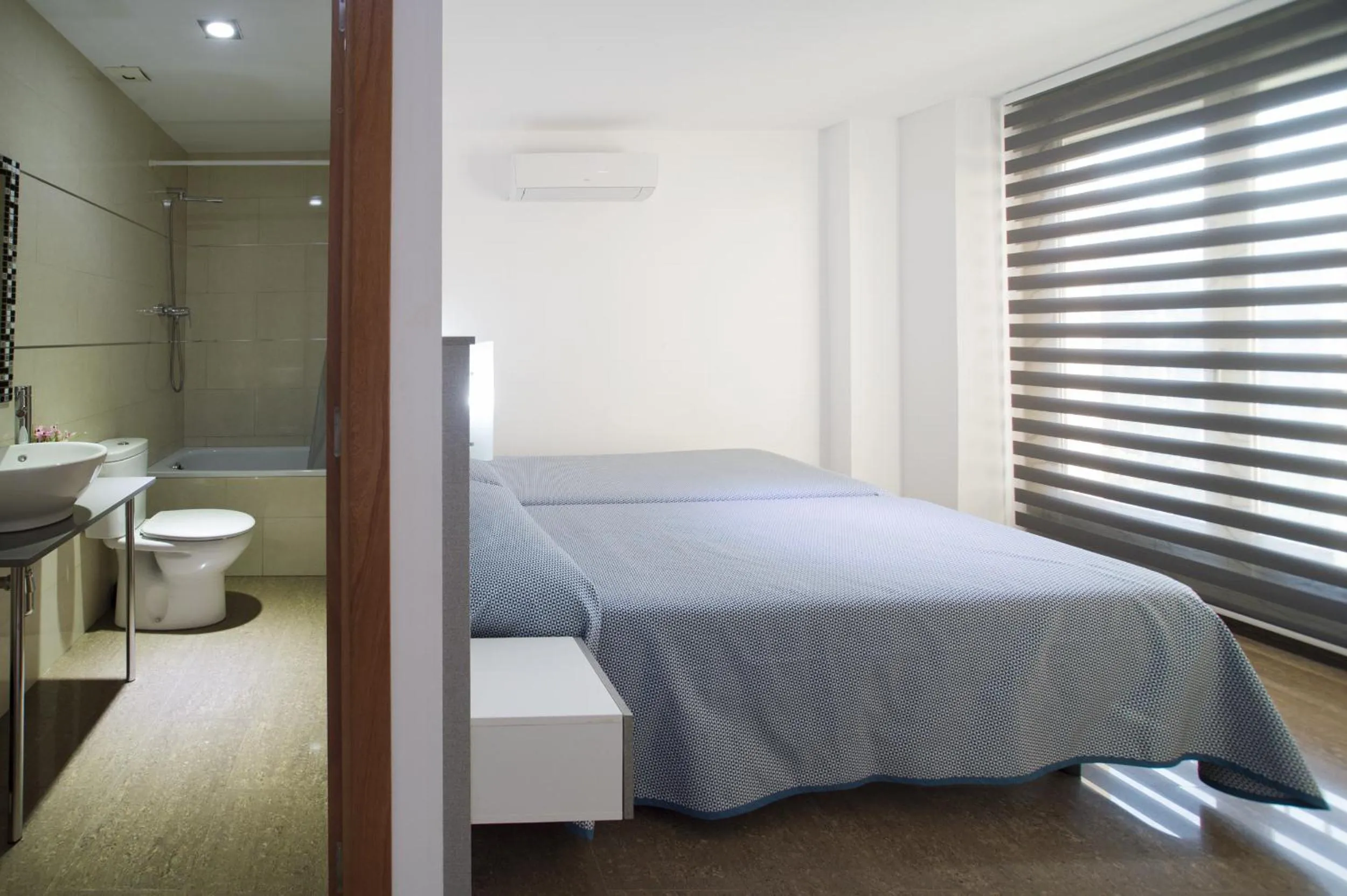 Photo of the whole room, Bed in Hostal Drassanes