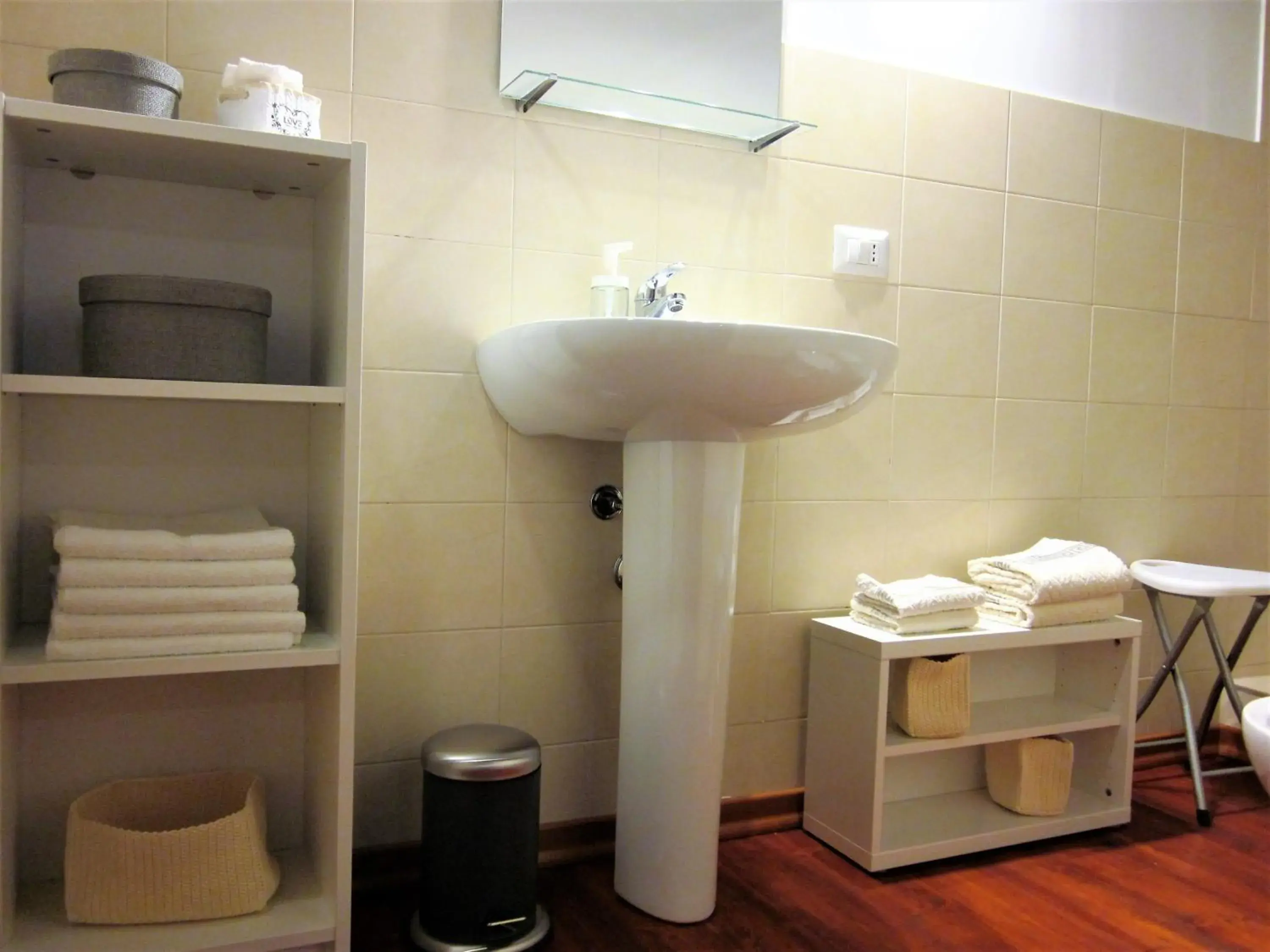 Family Room with Private Bathroom in icalderai Family Room with Private Bathroom in icalderai