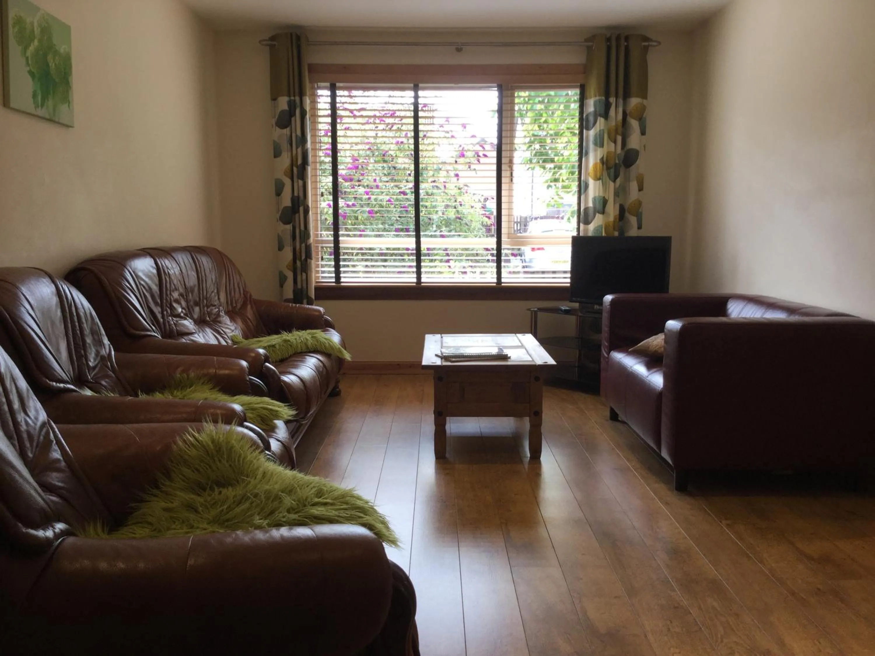Four-Bedroom House - Stratherrick Free Parking
