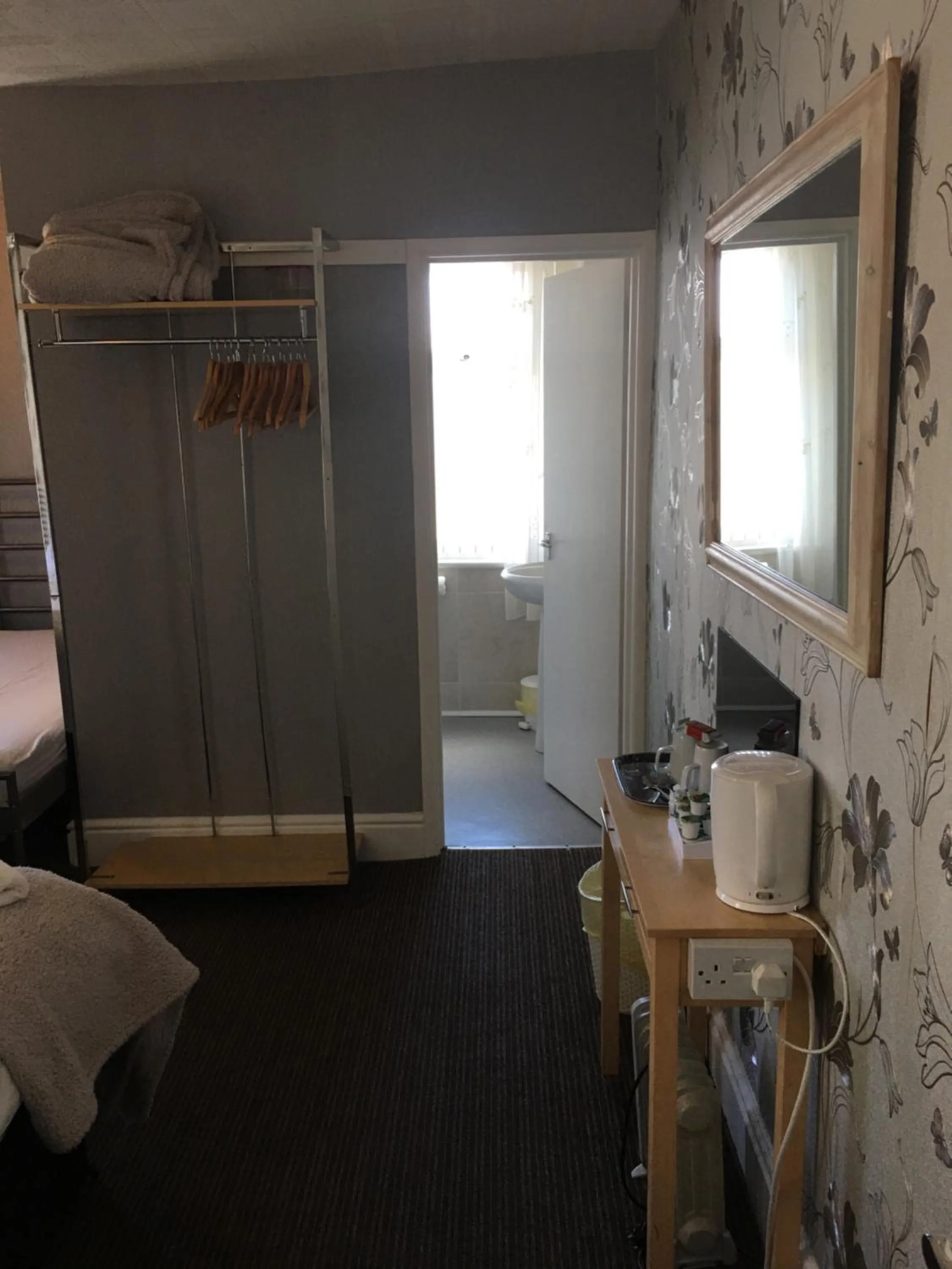 Bed in Glenheath Hotel