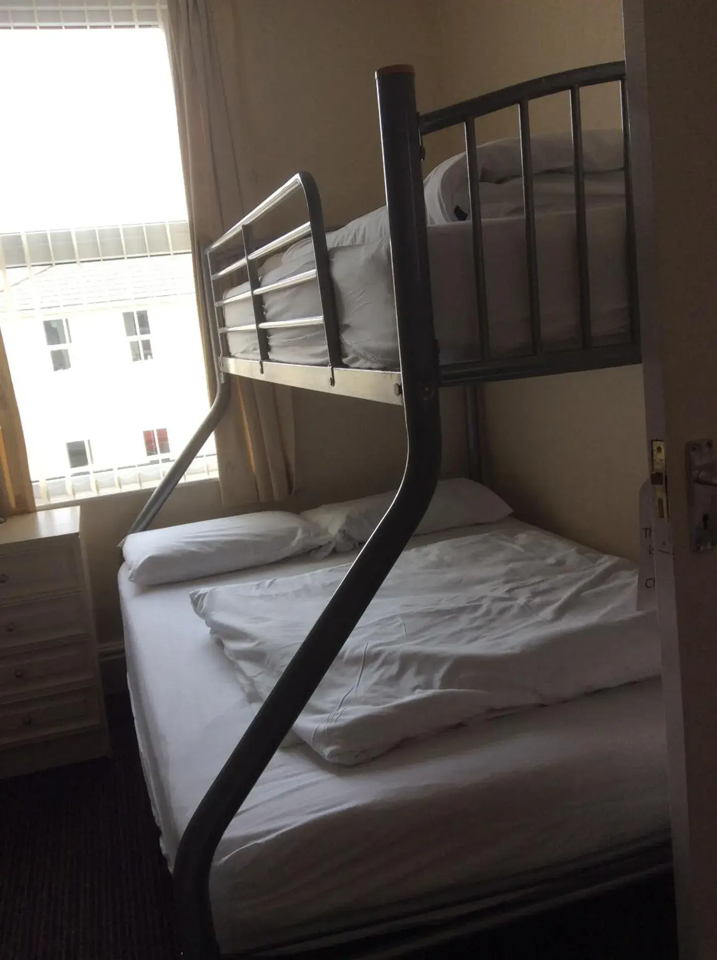 Quadruple Room in Glenheath Hotel Quadruple Room in Glenheath Hotel