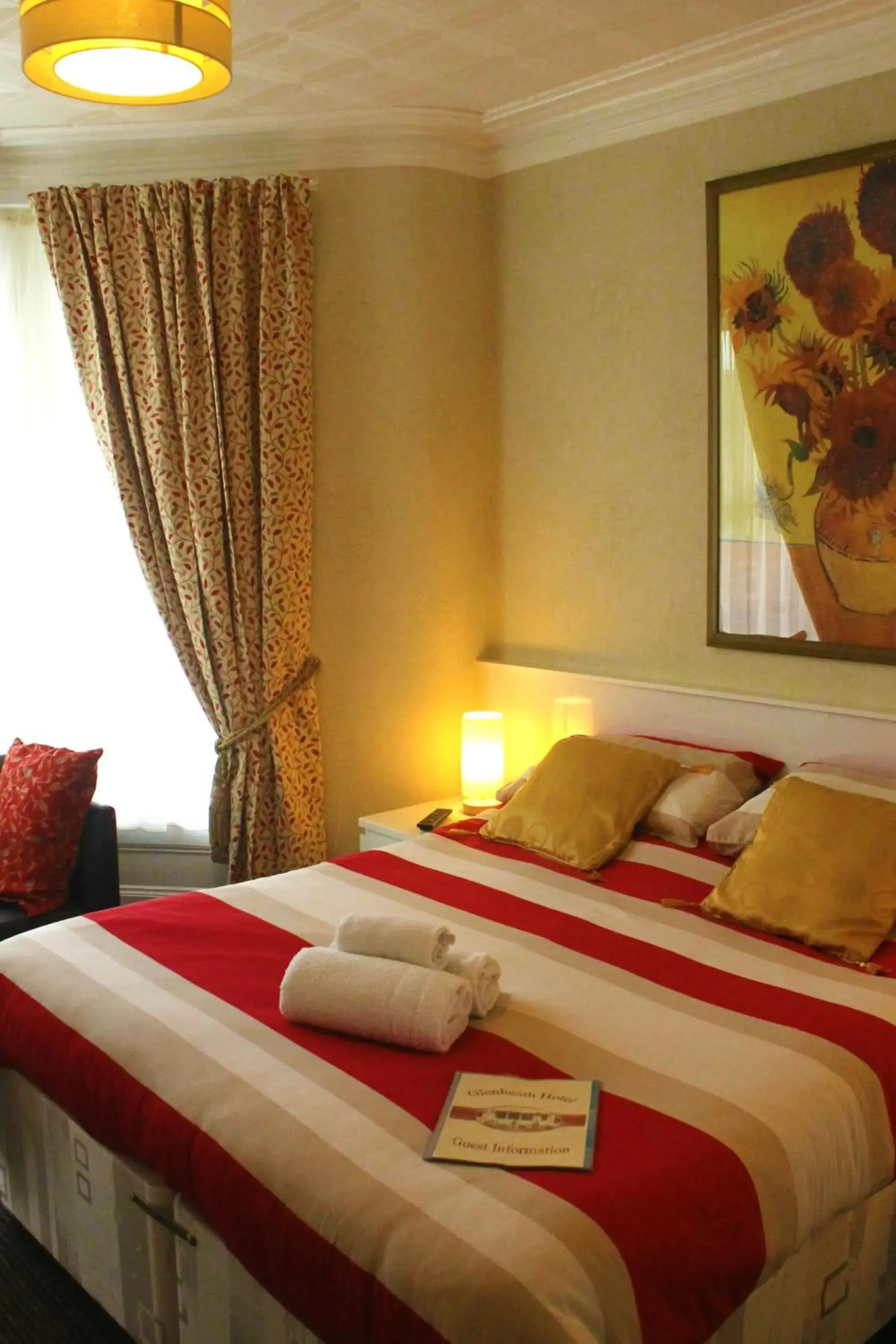 Family Room (2 Adults + 3 Children) in Glenheath Hotel Family Room (2 Adults + 3 Children) in Glenheath Hotel