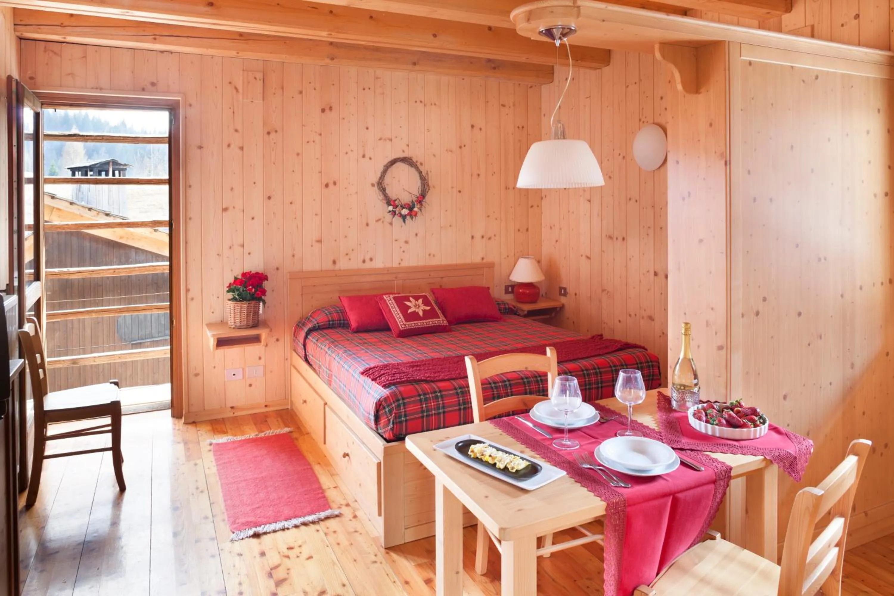 Dining area, Bed in Albergo Diffuso Sauris in Sauris Di Sopra