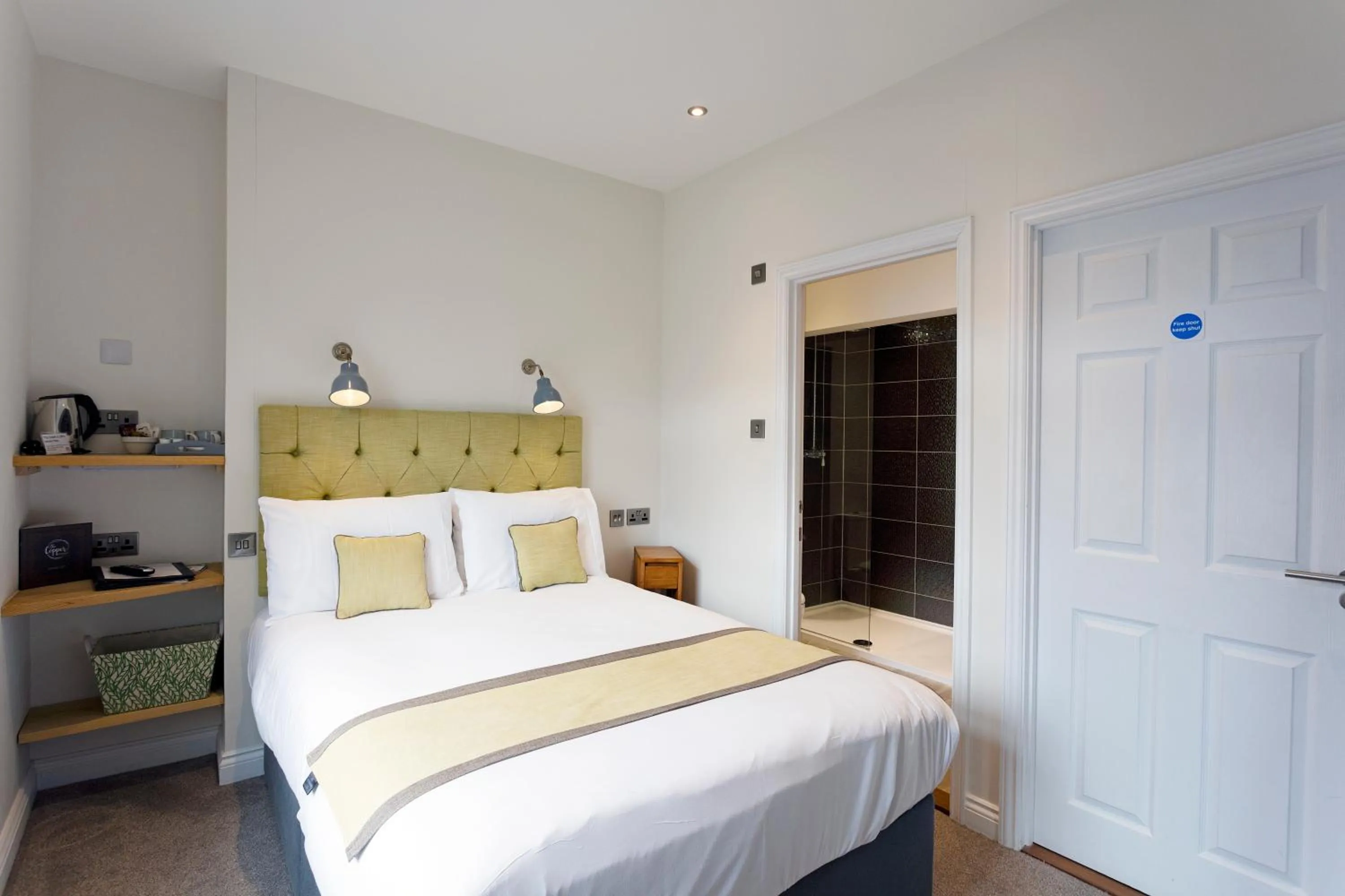 Photo of the whole room, Bed in Andover House Hotel & Restaurant - Adults only