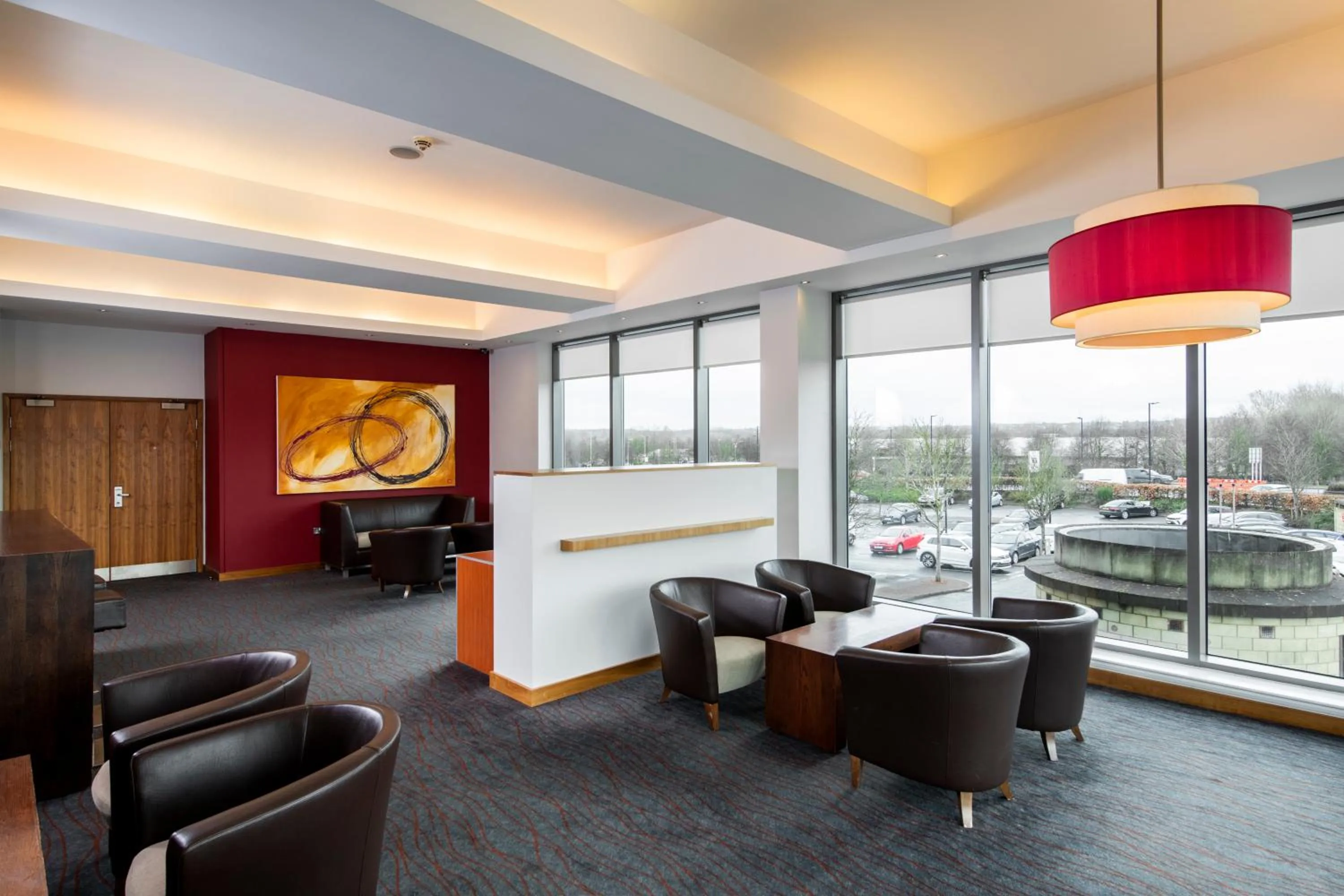 Lounge or bar in Holiday Inn Express Hamilton by IHG