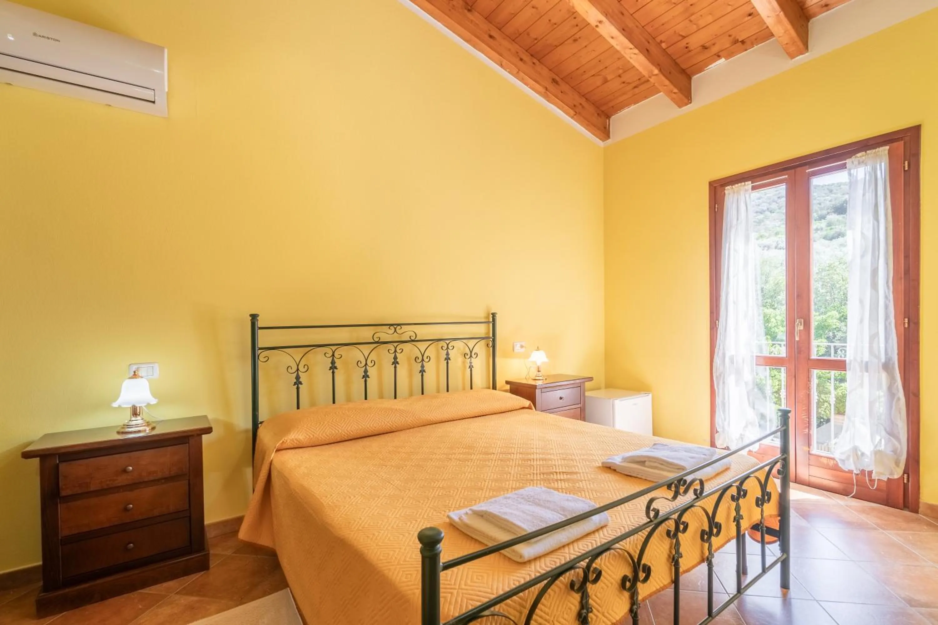 Bed in Agriturismo La Grotta Del Tesoro