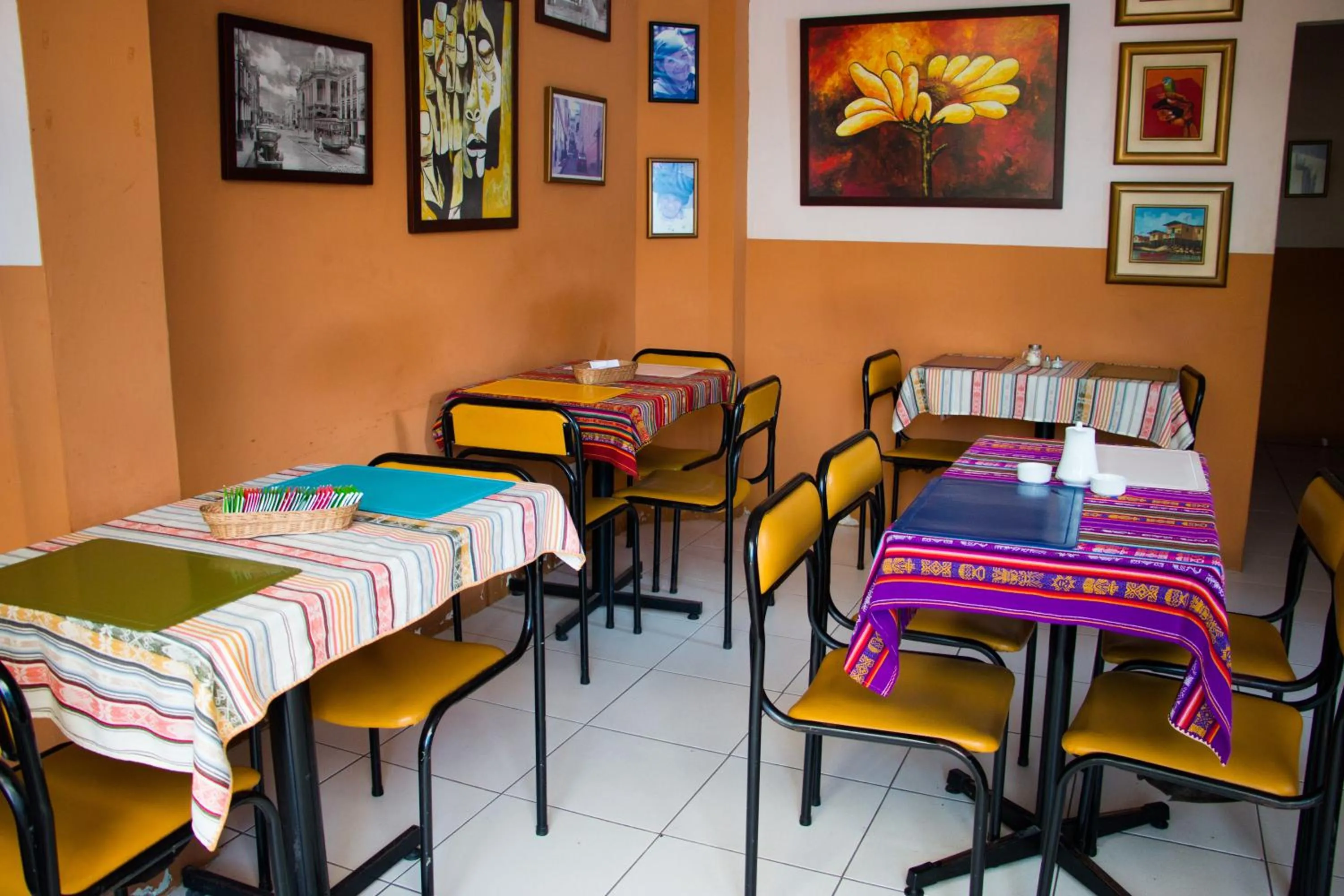 Restaurant/places to eat in Dreamkapture Hostel close to the airport and bus terminal