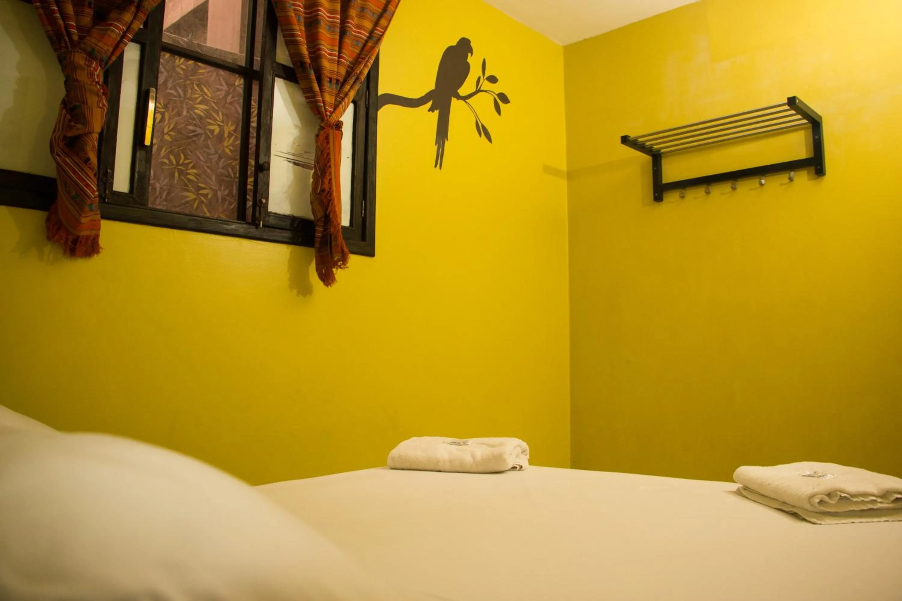 Bed in Dreamkapture Hostel close to the airport and bus terminal