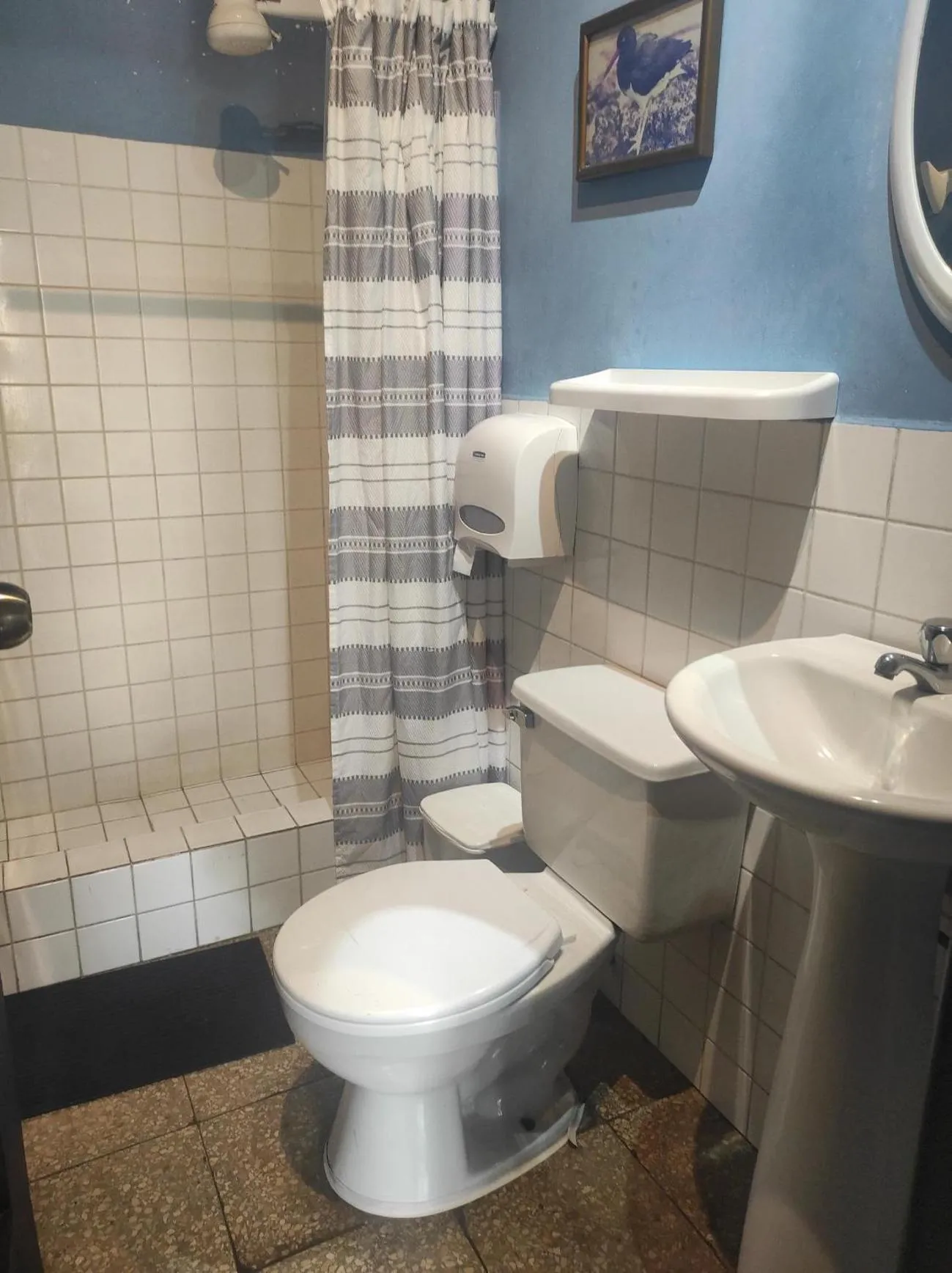 Bathroom in Dreamkapture Hostel close to the airport and bus terminal