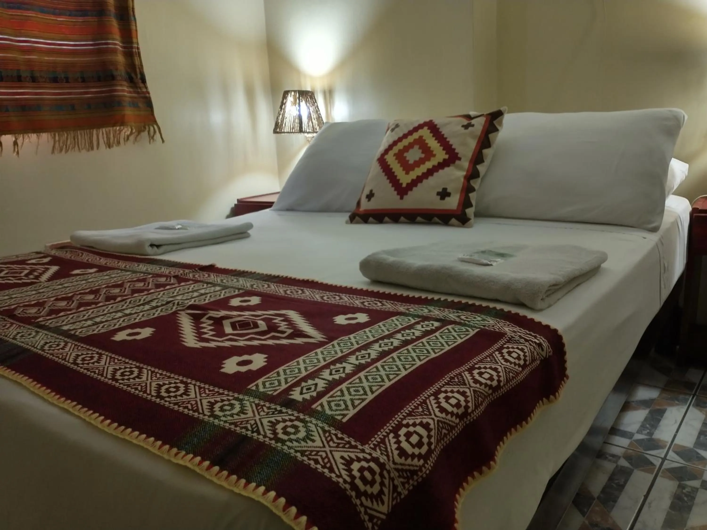 Bed in Dreamkapture Hostel close to the airport and bus terminal