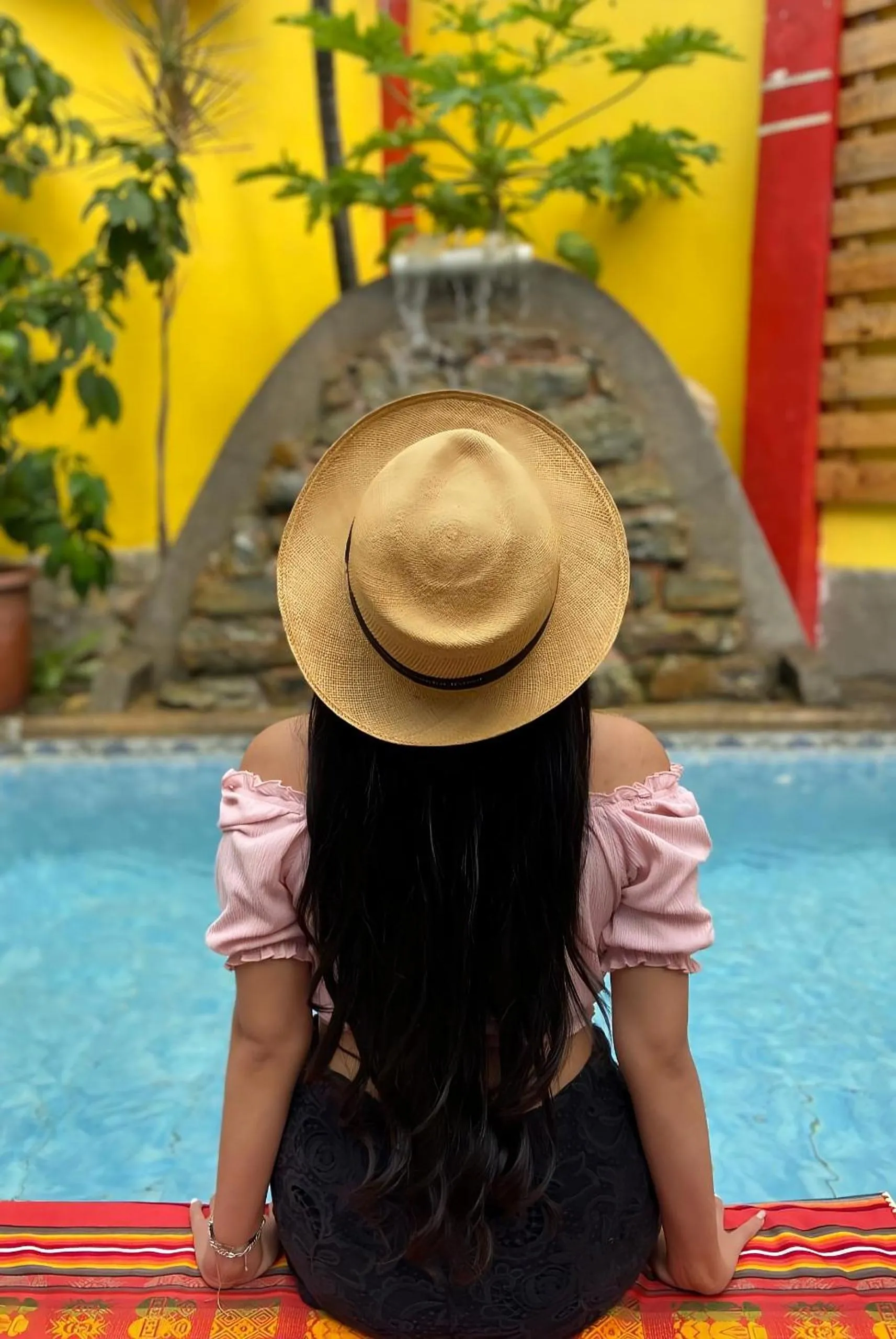 Swimming pool in Dreamkapture Hostel close to the airport and bus terminal
