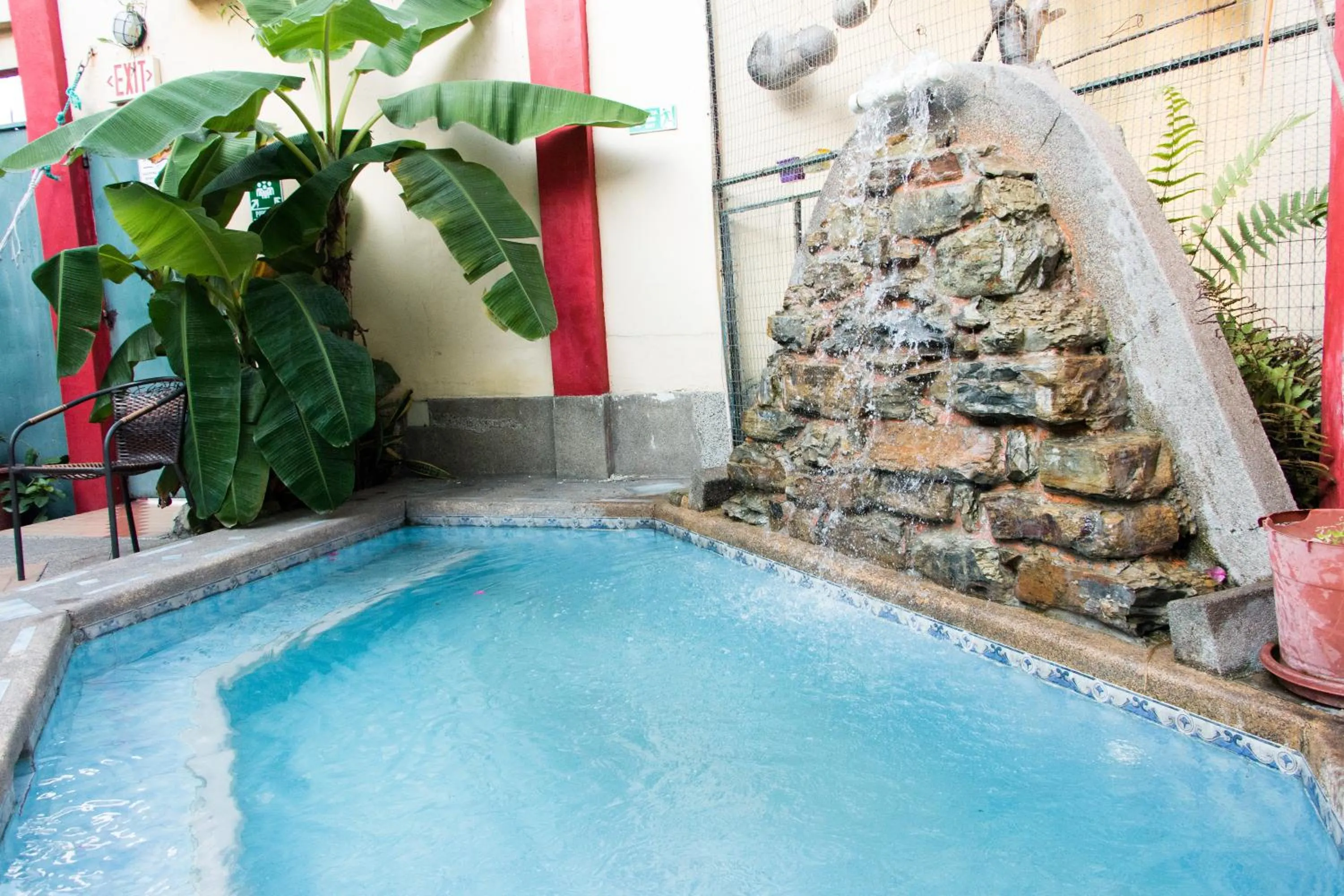 Swimming pool in Dreamkapture Hostel close to the airport and bus terminal