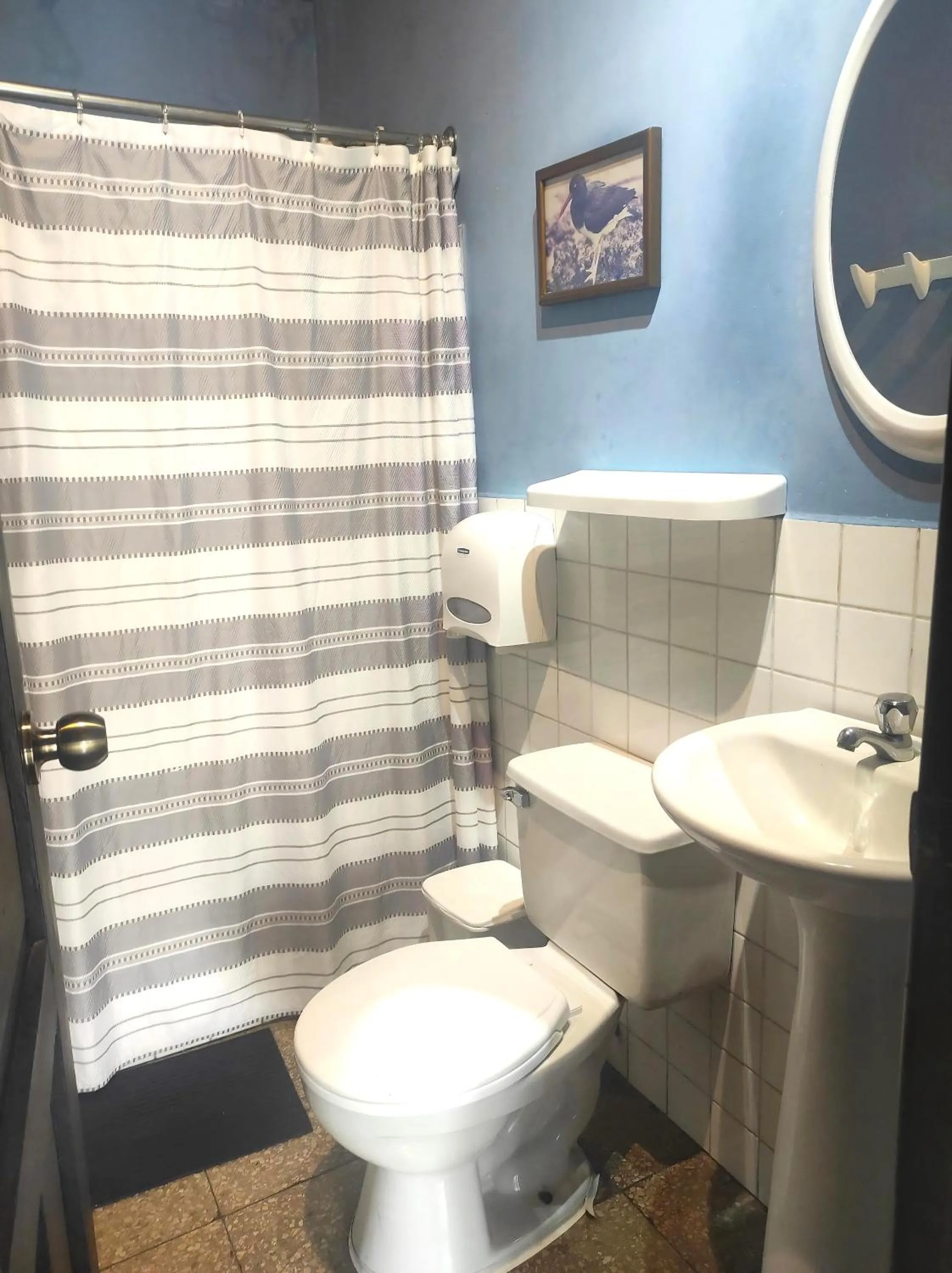 Bathroom in Dreamkapture Hostel close to the airport and bus terminal