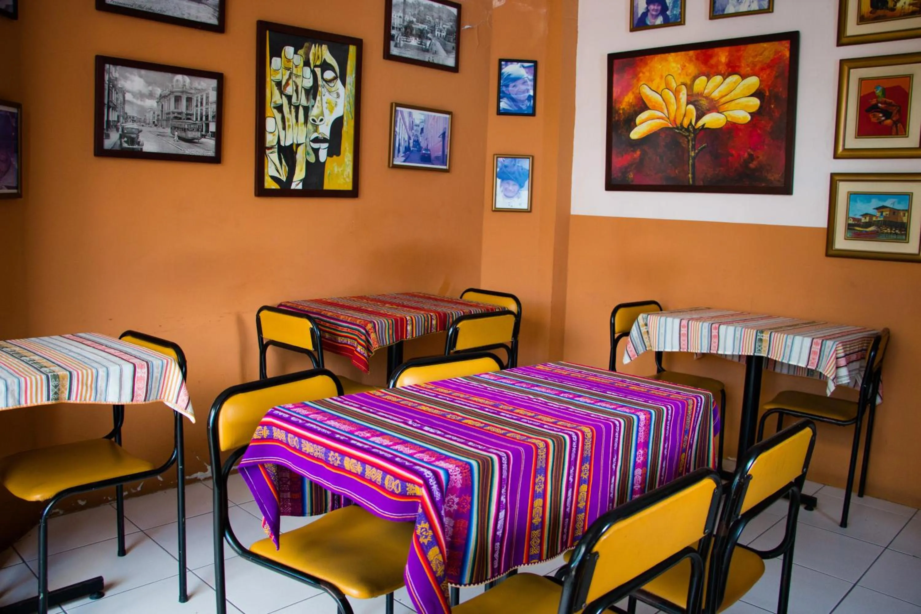 Restaurant/places to eat in Dreamkapture Hostel close to the airport and bus terminal