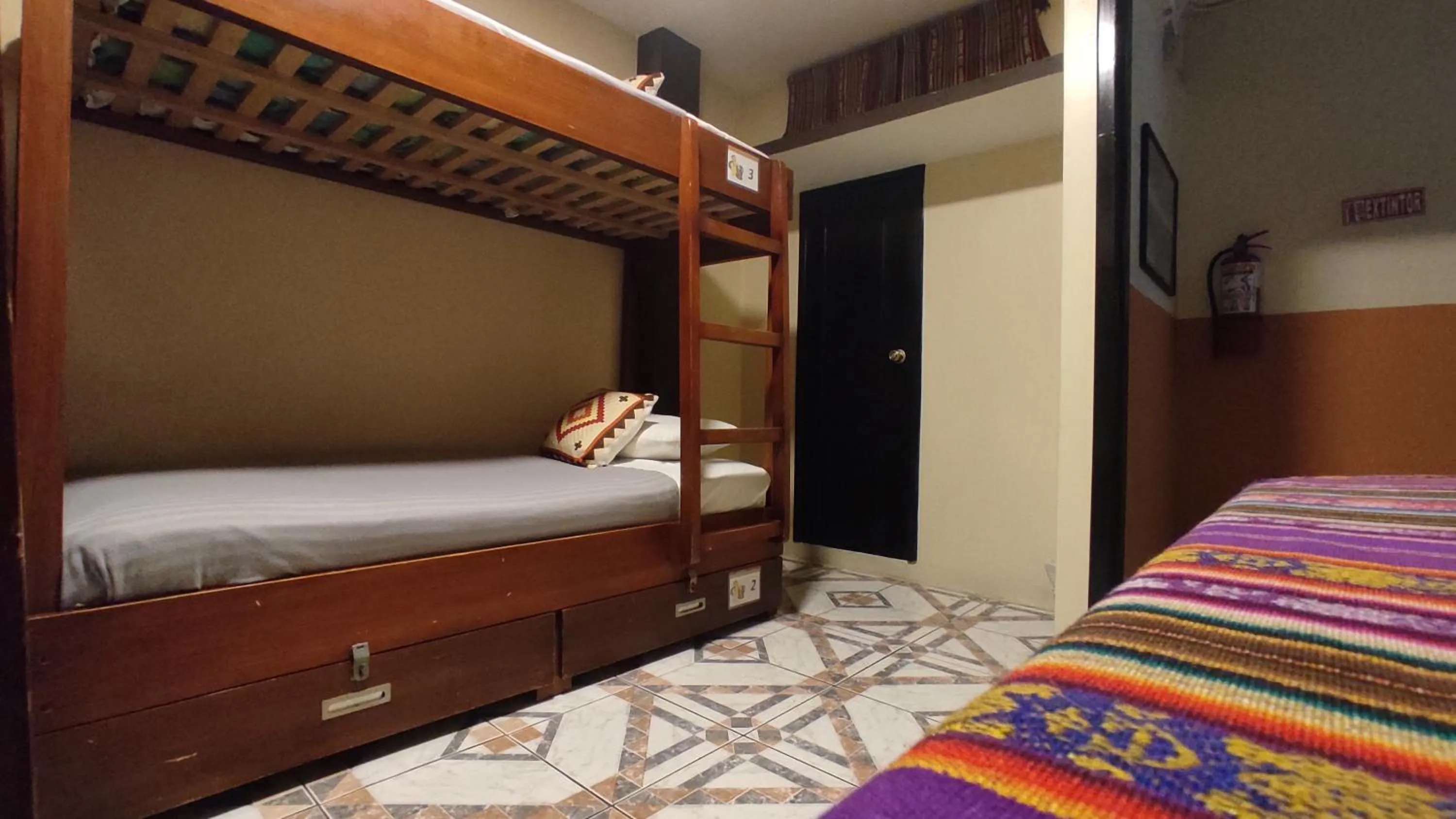 Bed in Dreamkapture Hostel close to the airport and bus terminal