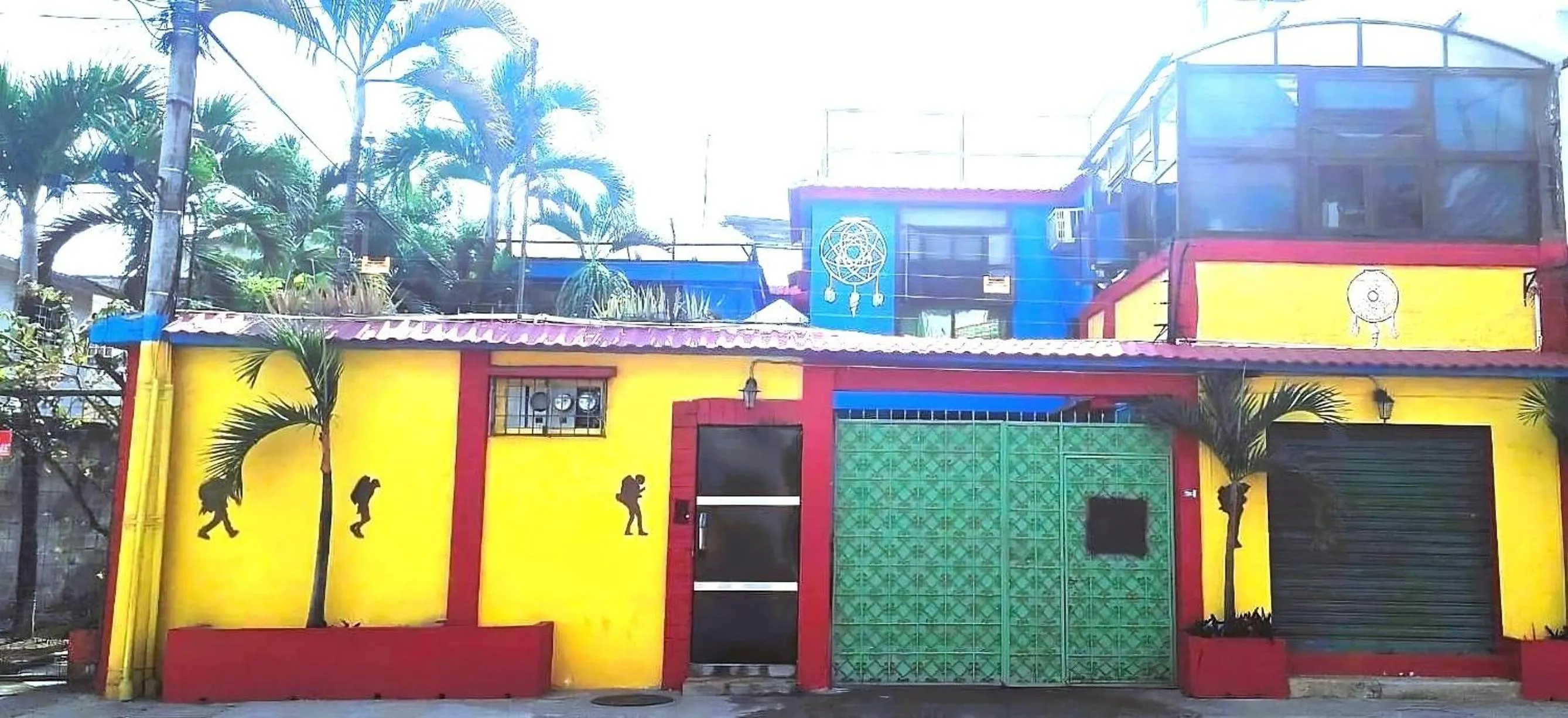 Property building in Dreamkapture Hostel close to the airport and bus terminal