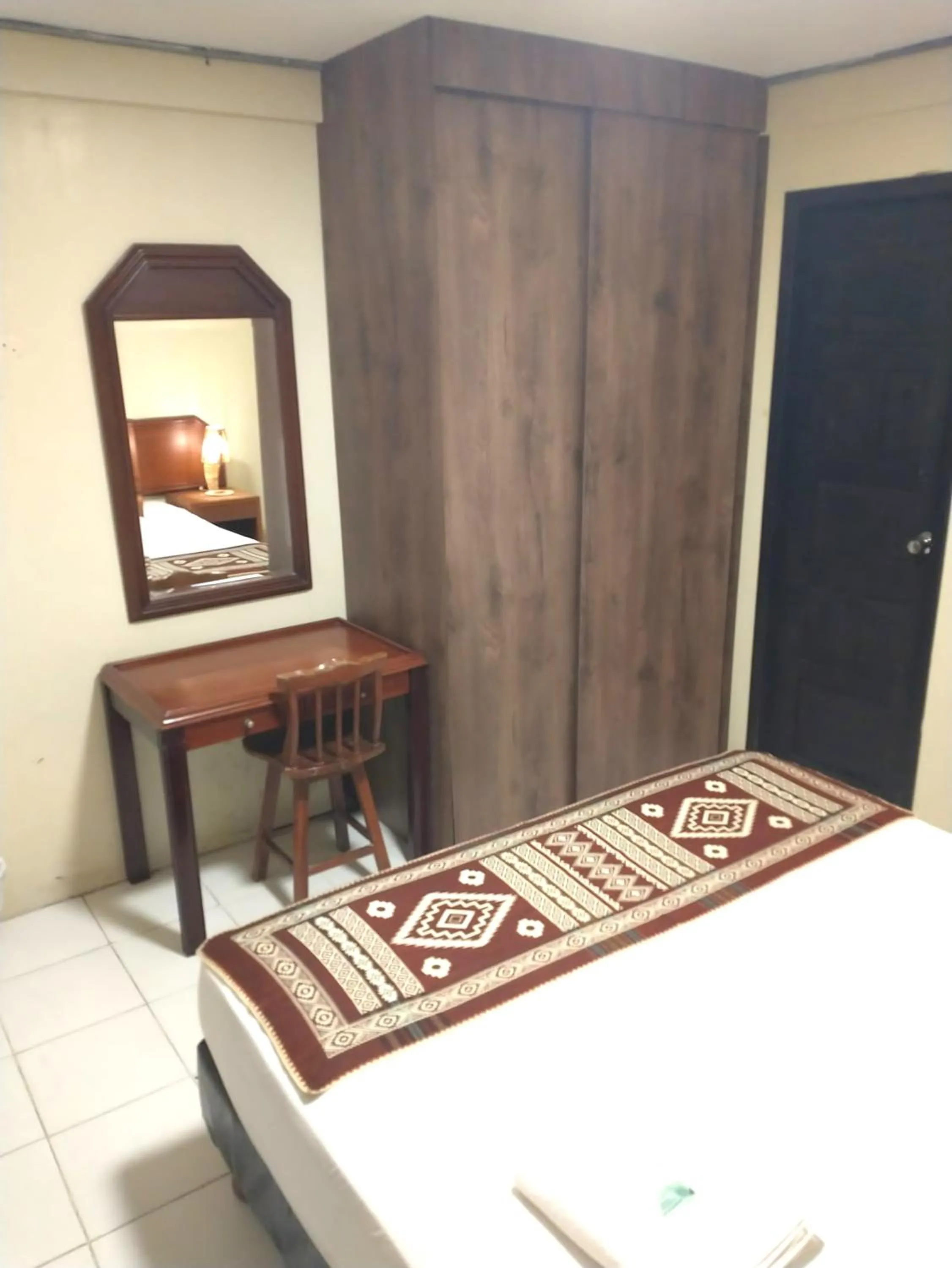 Bedroom, Bed in Dreamkapture Hostel close to the airport and bus terminal