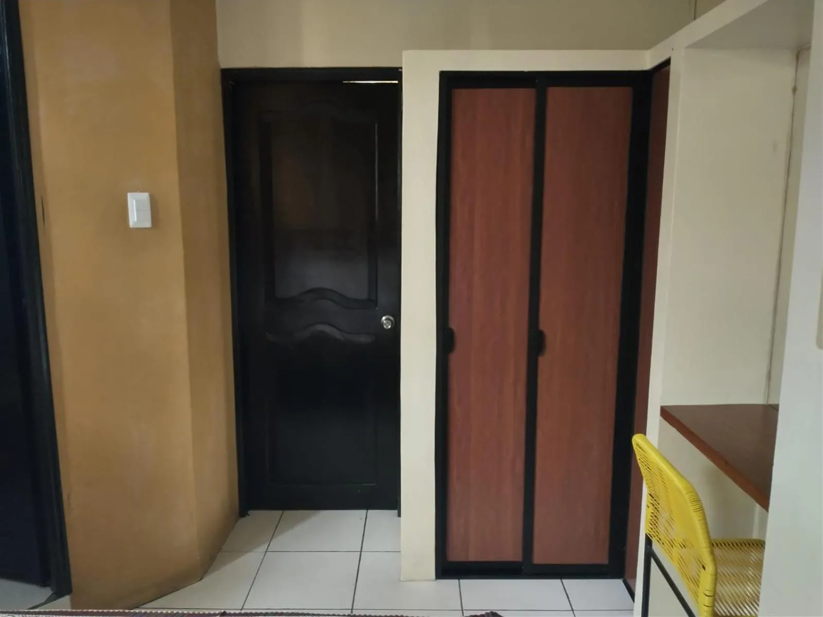 Bedroom in Dreamkapture Hostel close to the airport and bus terminal