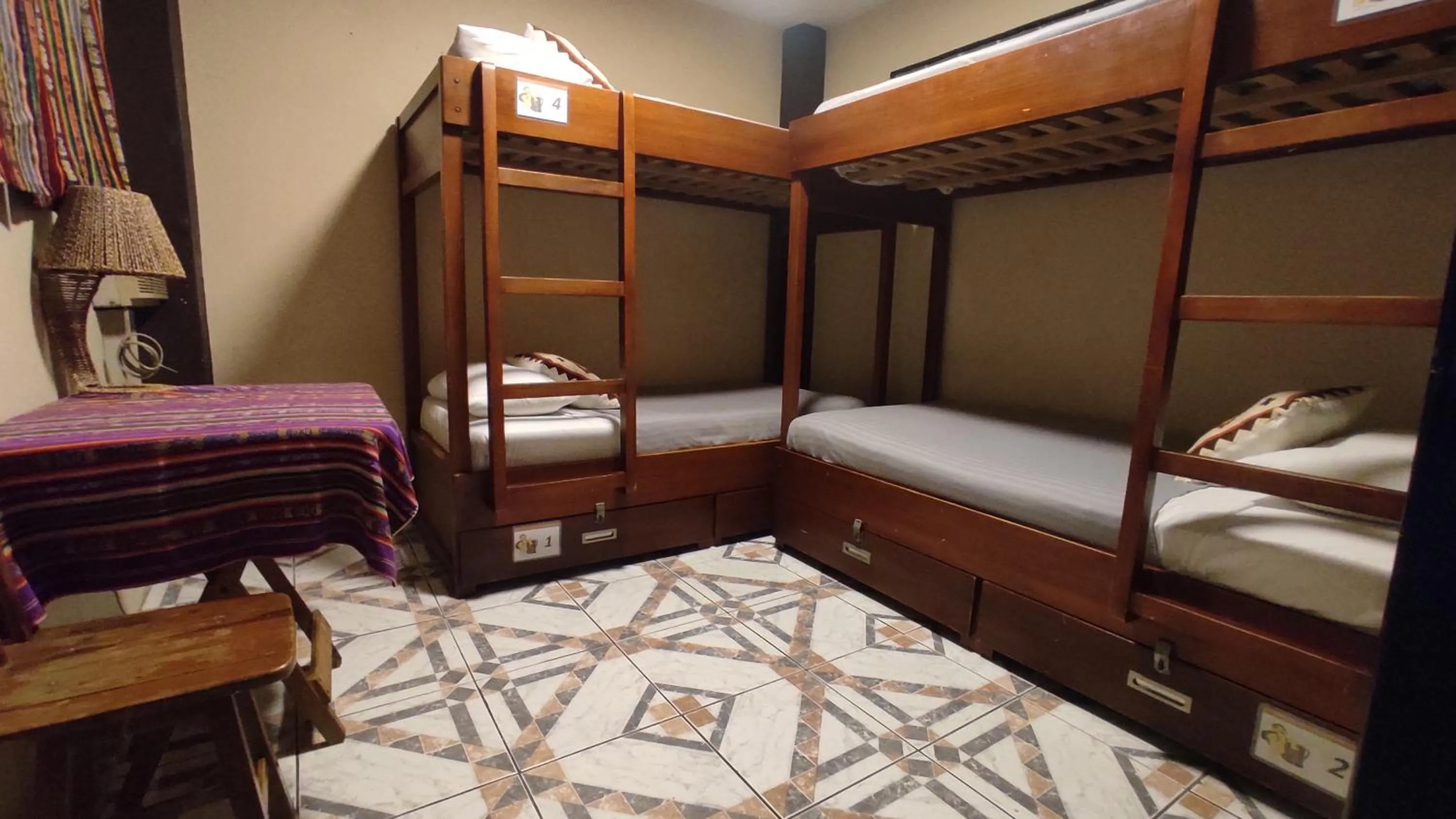 Bed in Dreamkapture Hostel close to the airport and bus terminal