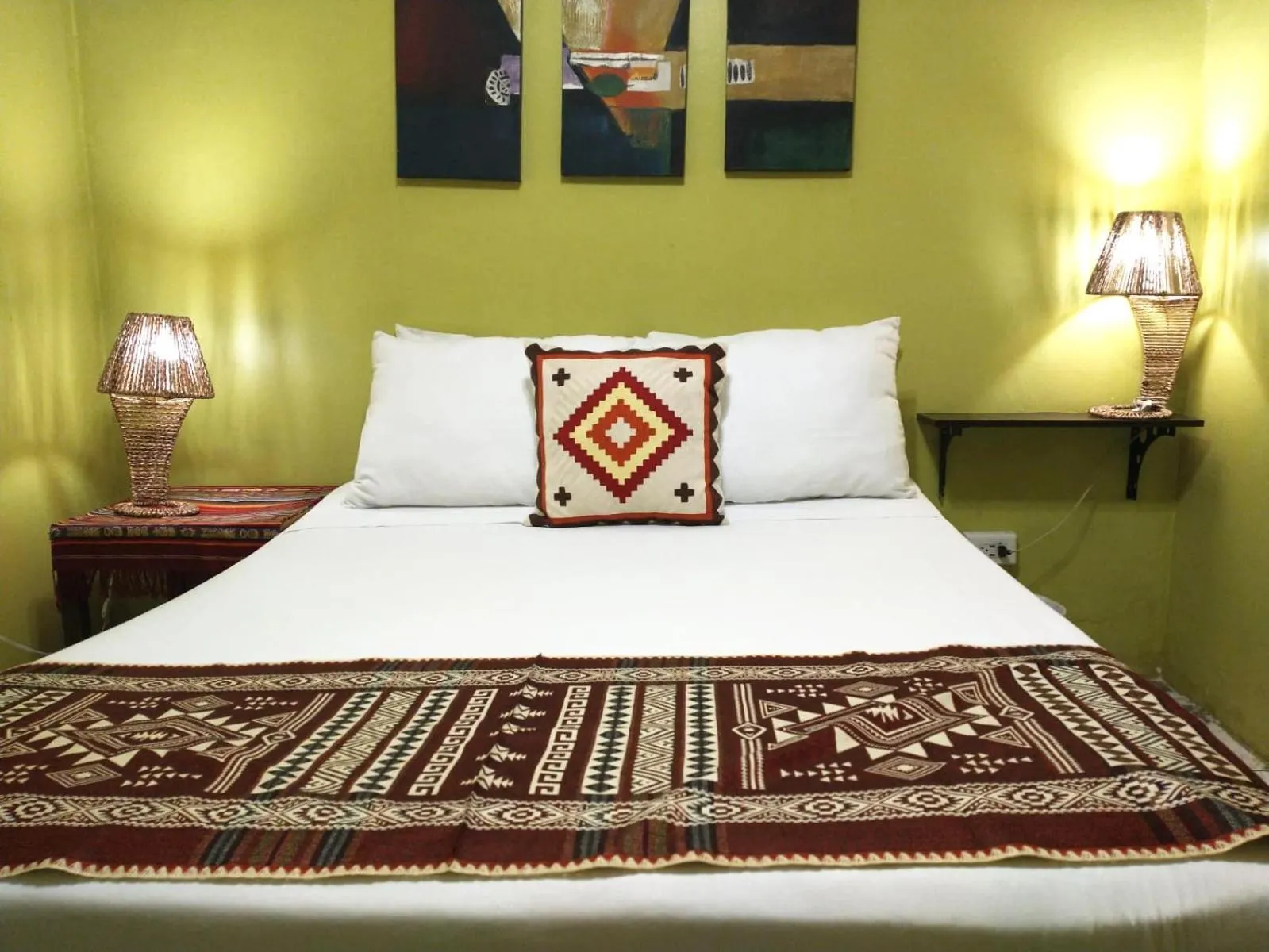 Bed in Dreamkapture Hostel close to the airport and bus terminal