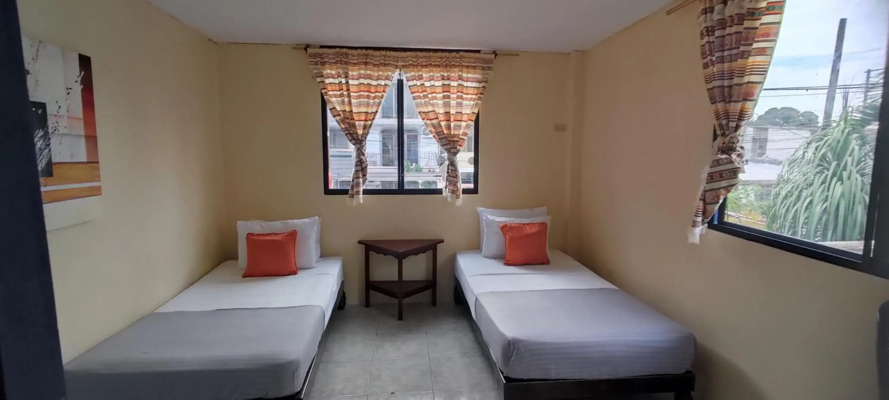 Economy Twin Room in Dreamkapture Hostel close to the airport and bus terminal Economy Twin Room in Dreamkapture Hostel close to the airport and bus terminal