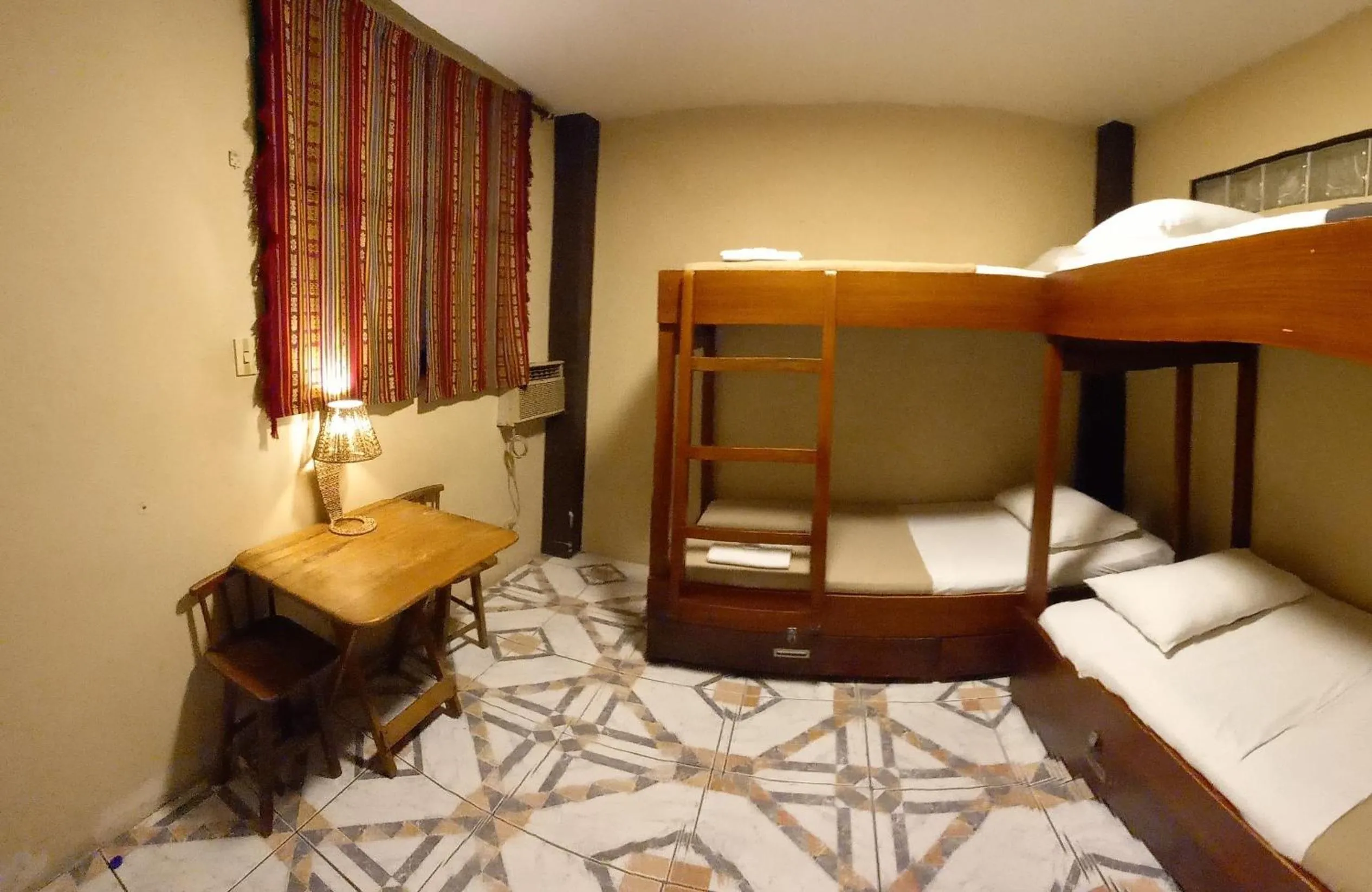 bunk bed, Bed in Dreamkapture Hostel close to the airport and bus terminal