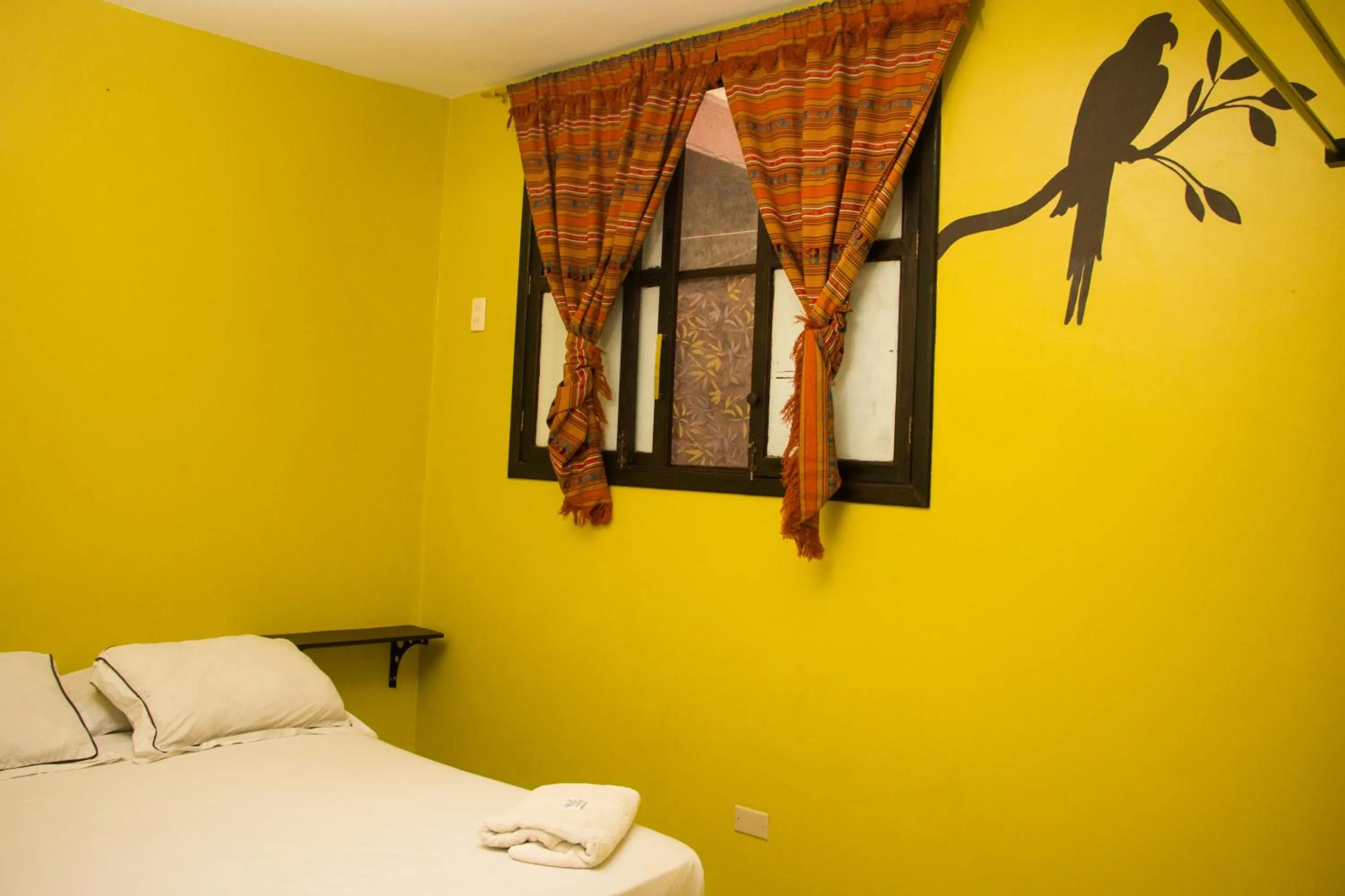 Bed in Dreamkapture Hostel close to the airport and bus terminal
