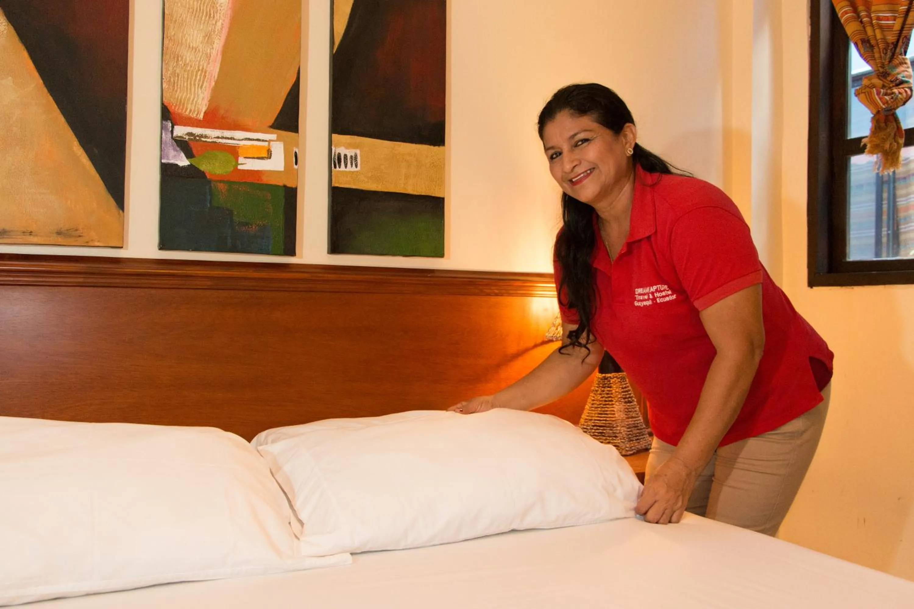 Staff, Bed in Dreamkapture Hostel close to the airport and bus terminal