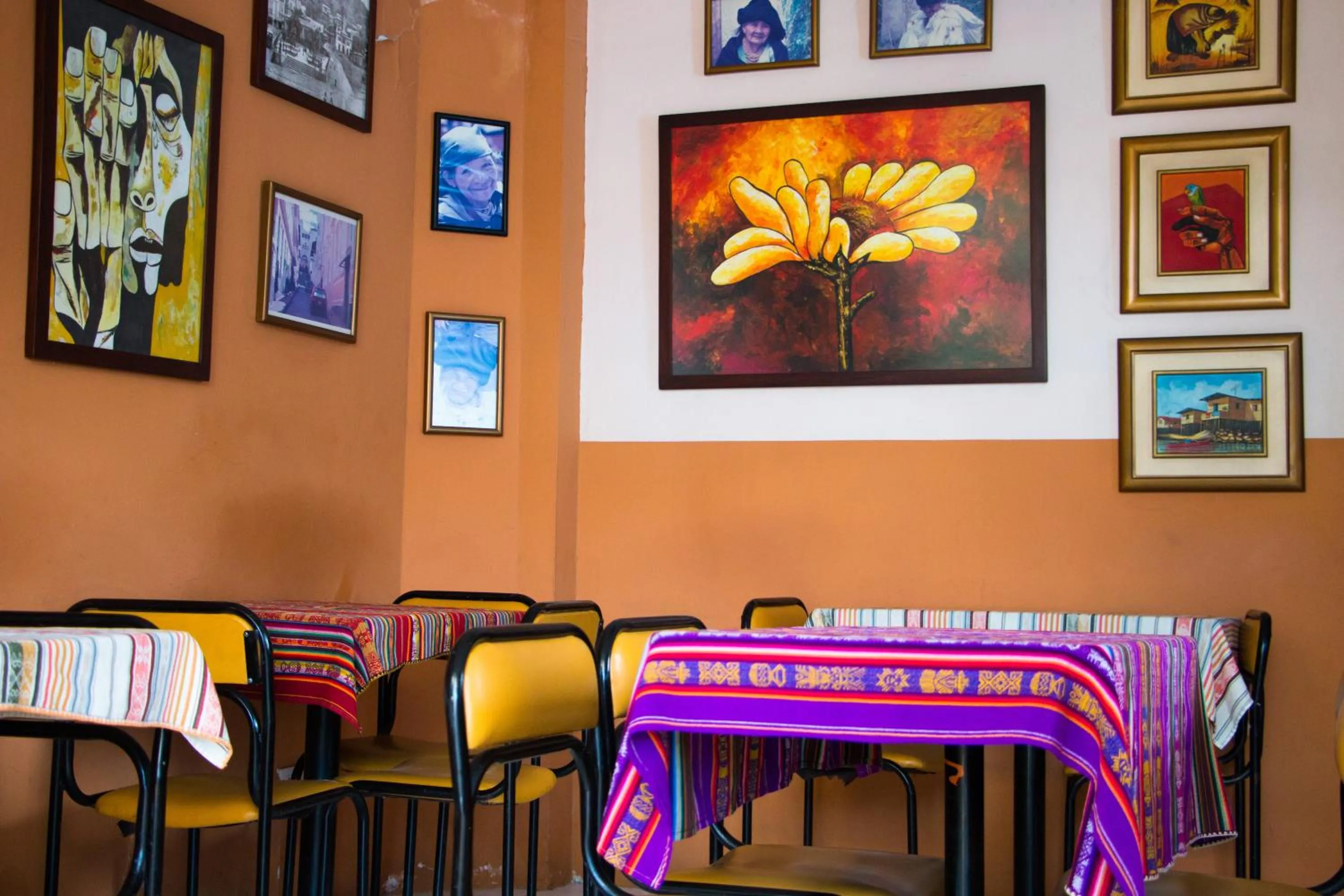 Restaurant/places to eat in Dreamkapture Hostel close to the airport and bus terminal