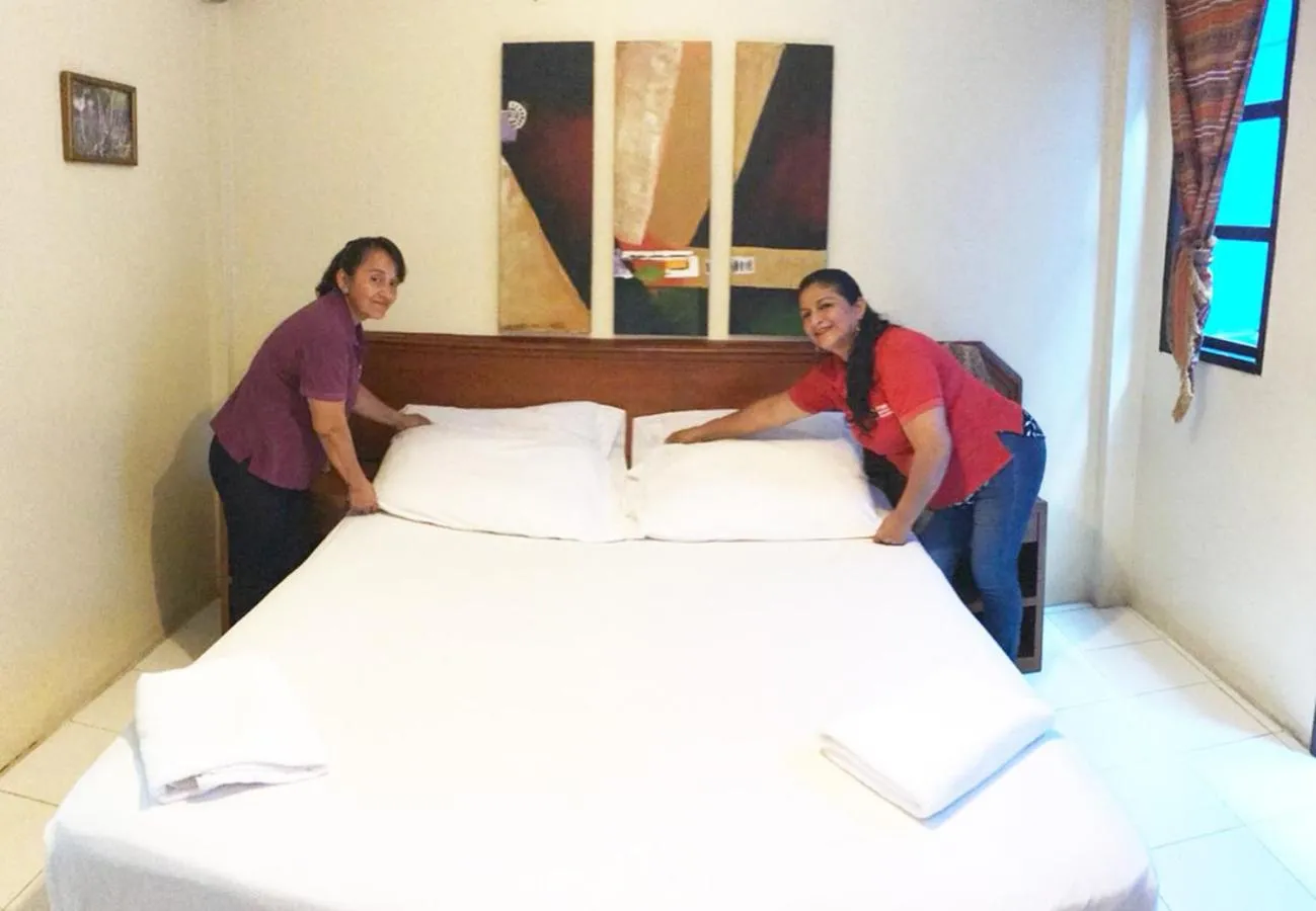 Staff, Bed in Dreamkapture Hostel close to the airport and bus terminal