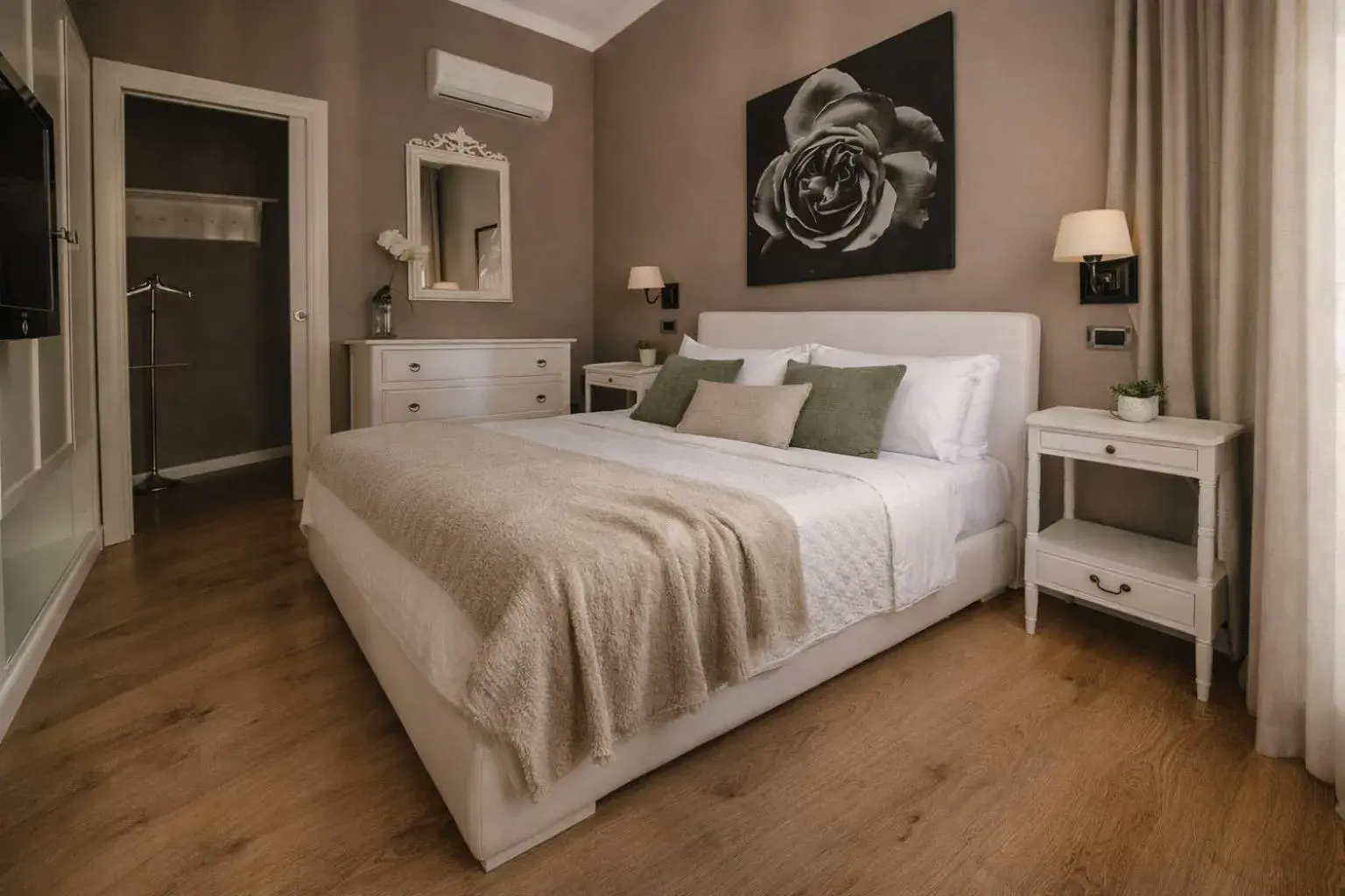 Suite in Maxim Suite in Maxim