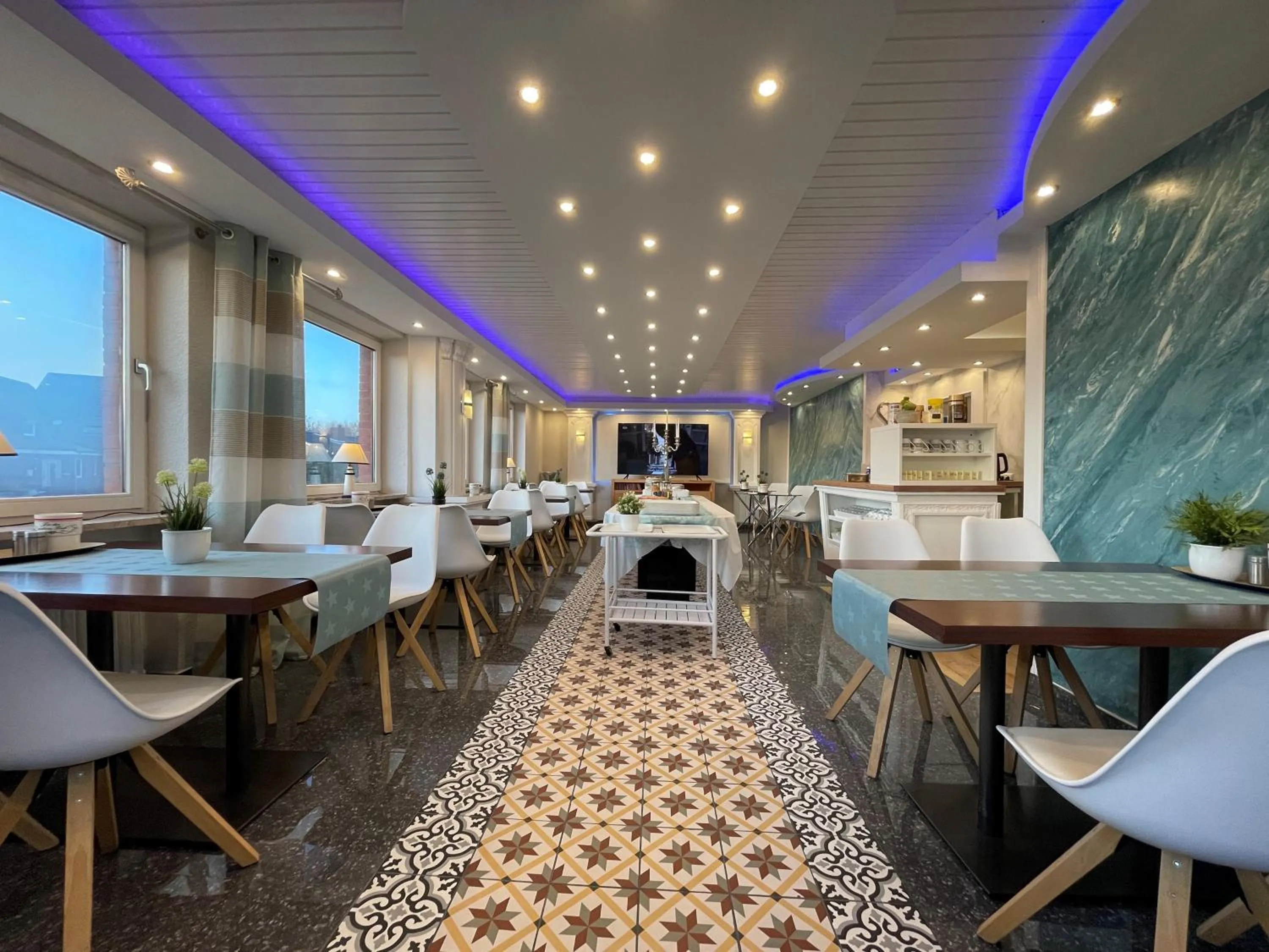 Breakfast in Hotel Kenny & Henry