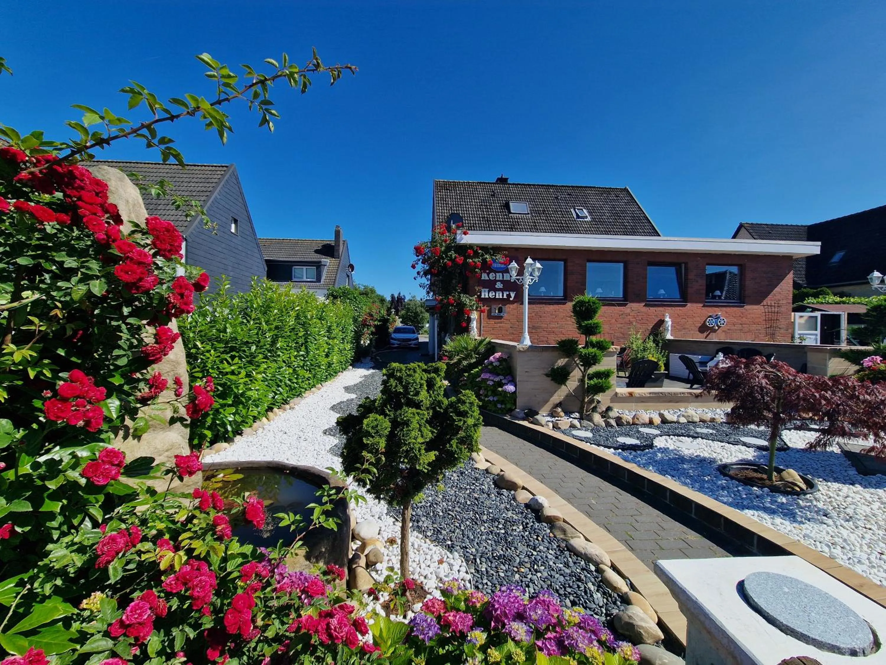 Property building in Hotel Kenny & Henry