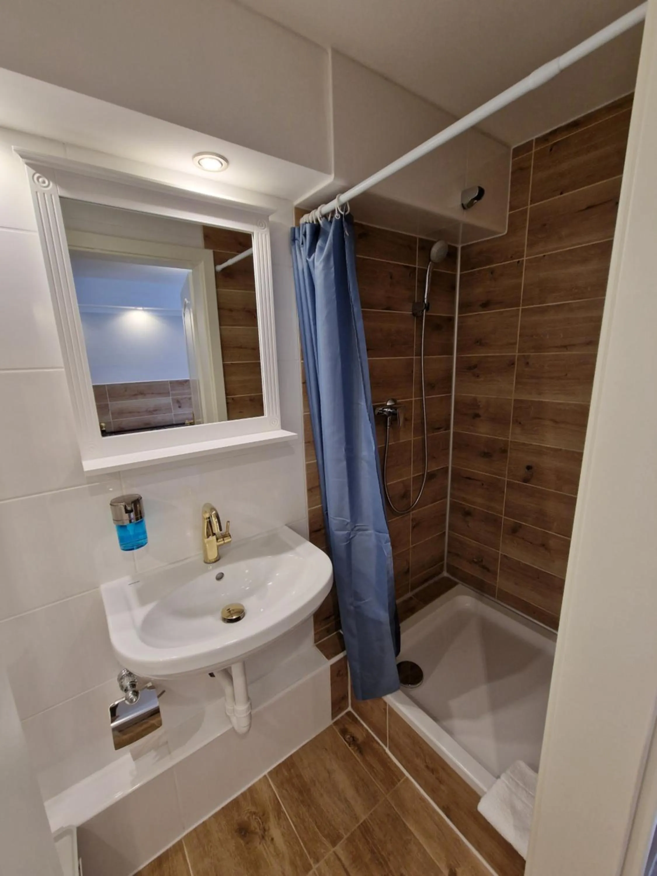 Bathroom in Hotel Kenny & Henry