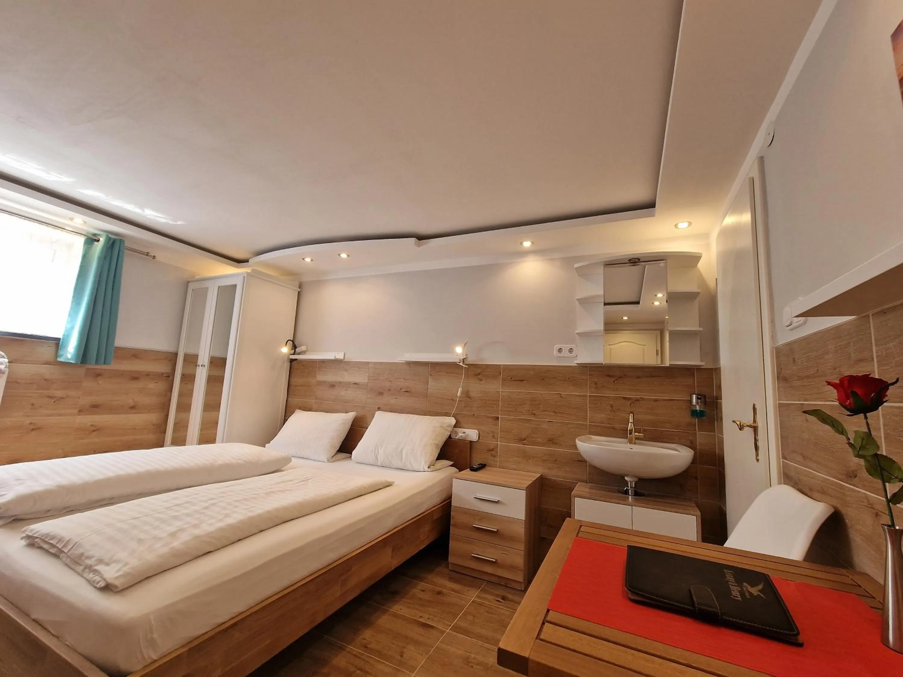 Photo of the whole room, Bed in Hotel Kenny & Henry