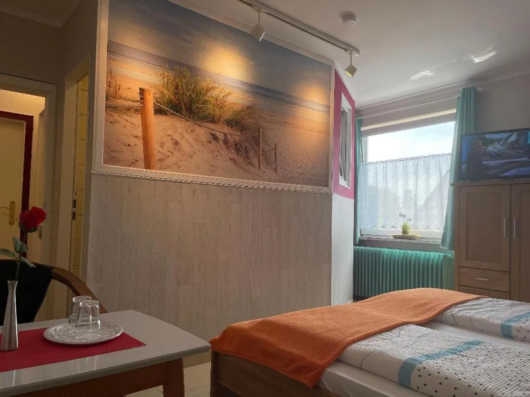 Photo of the whole room, Bed in Hotel Kenny & Henry