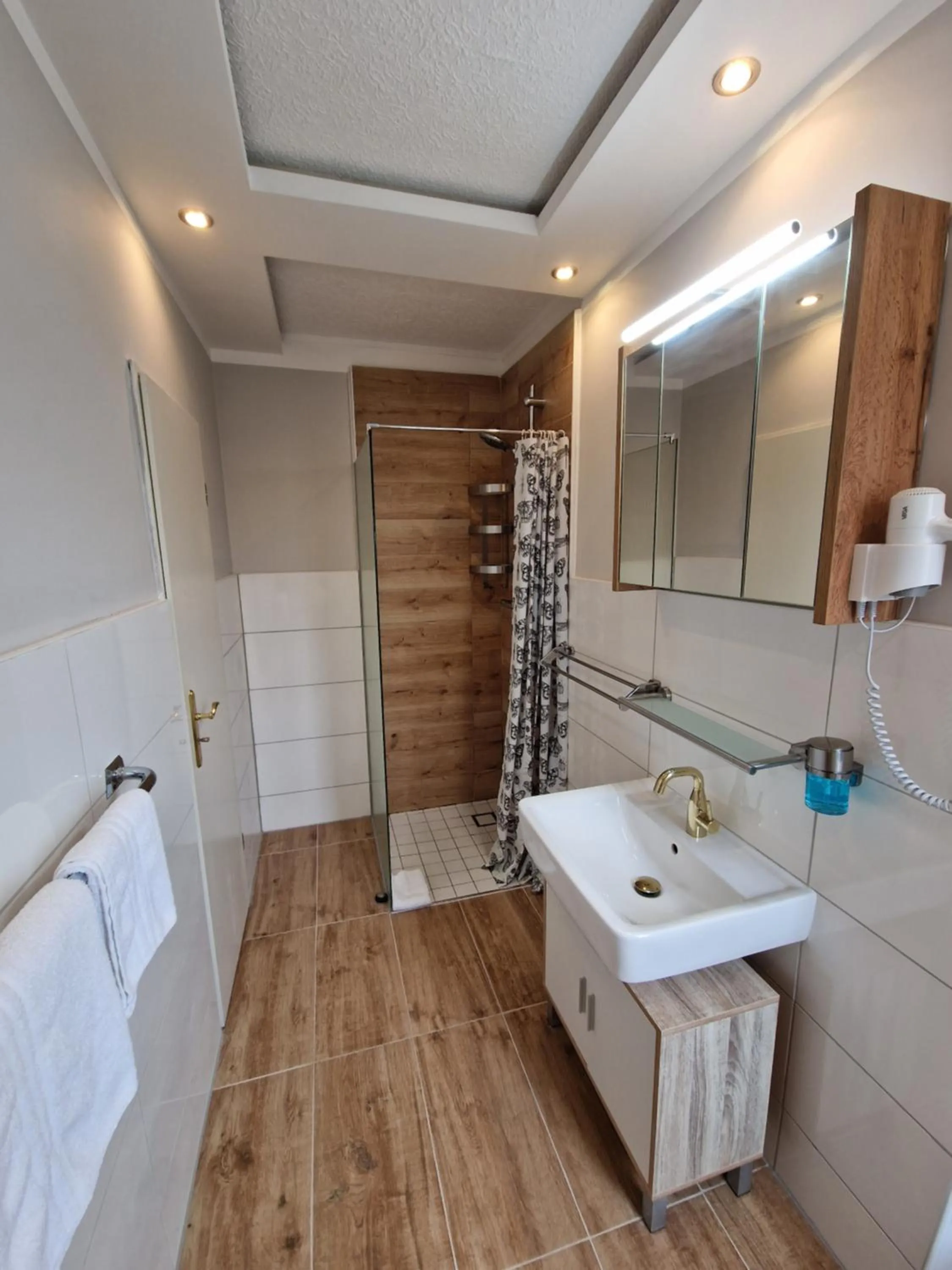 Bathroom in Hotel Kenny & Henry